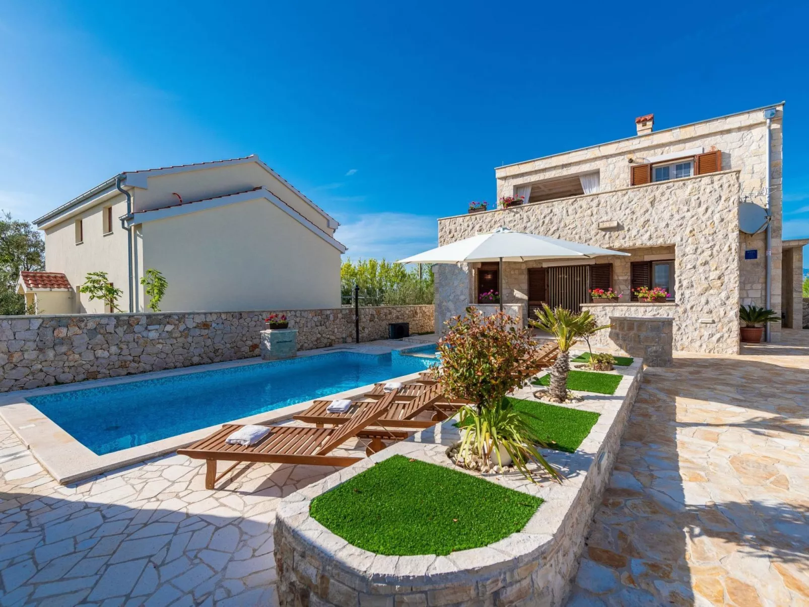 Villa Kirsten mit beheiztem Pool - von TA Leut Agency-Buiten