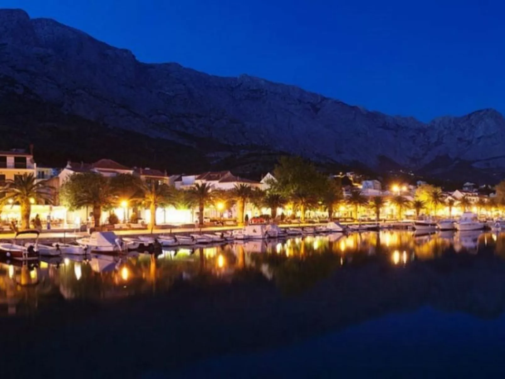 Appartement in Baška Voda - Buiten