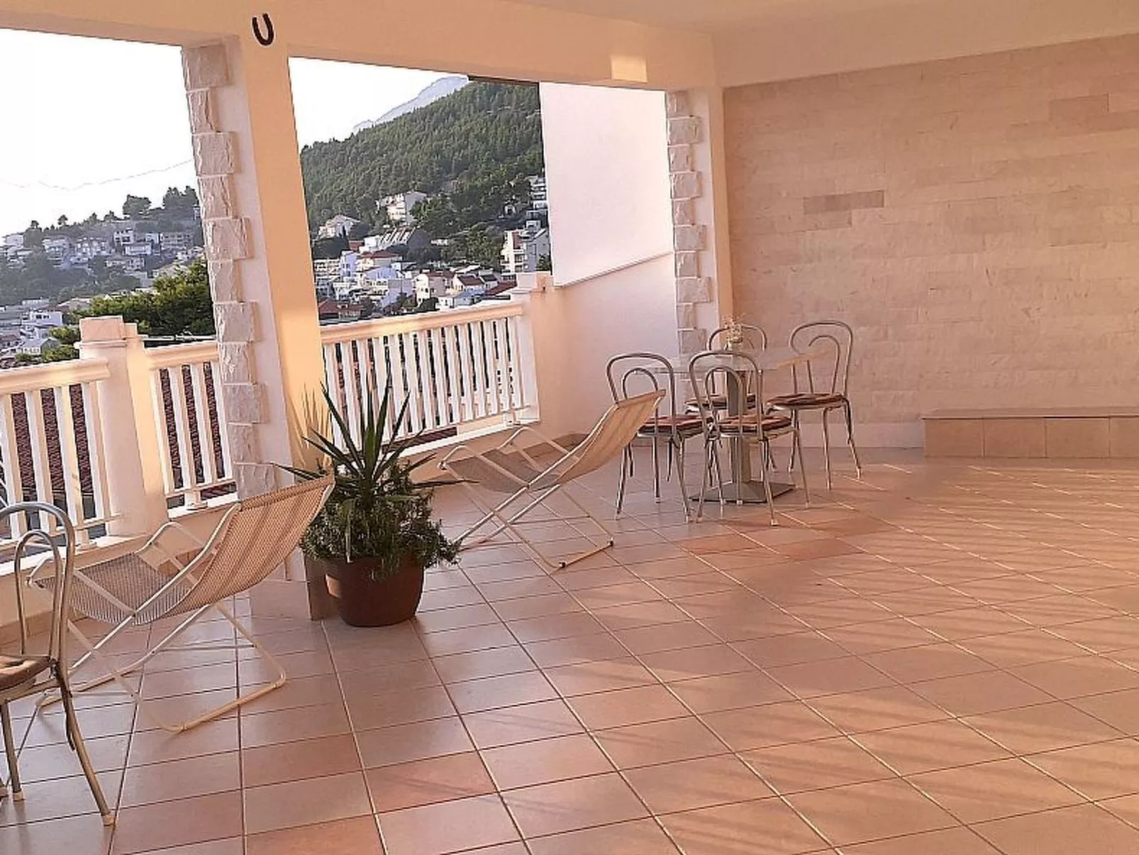 Mit Terrasse und herrlichem Ausblick - Binnen