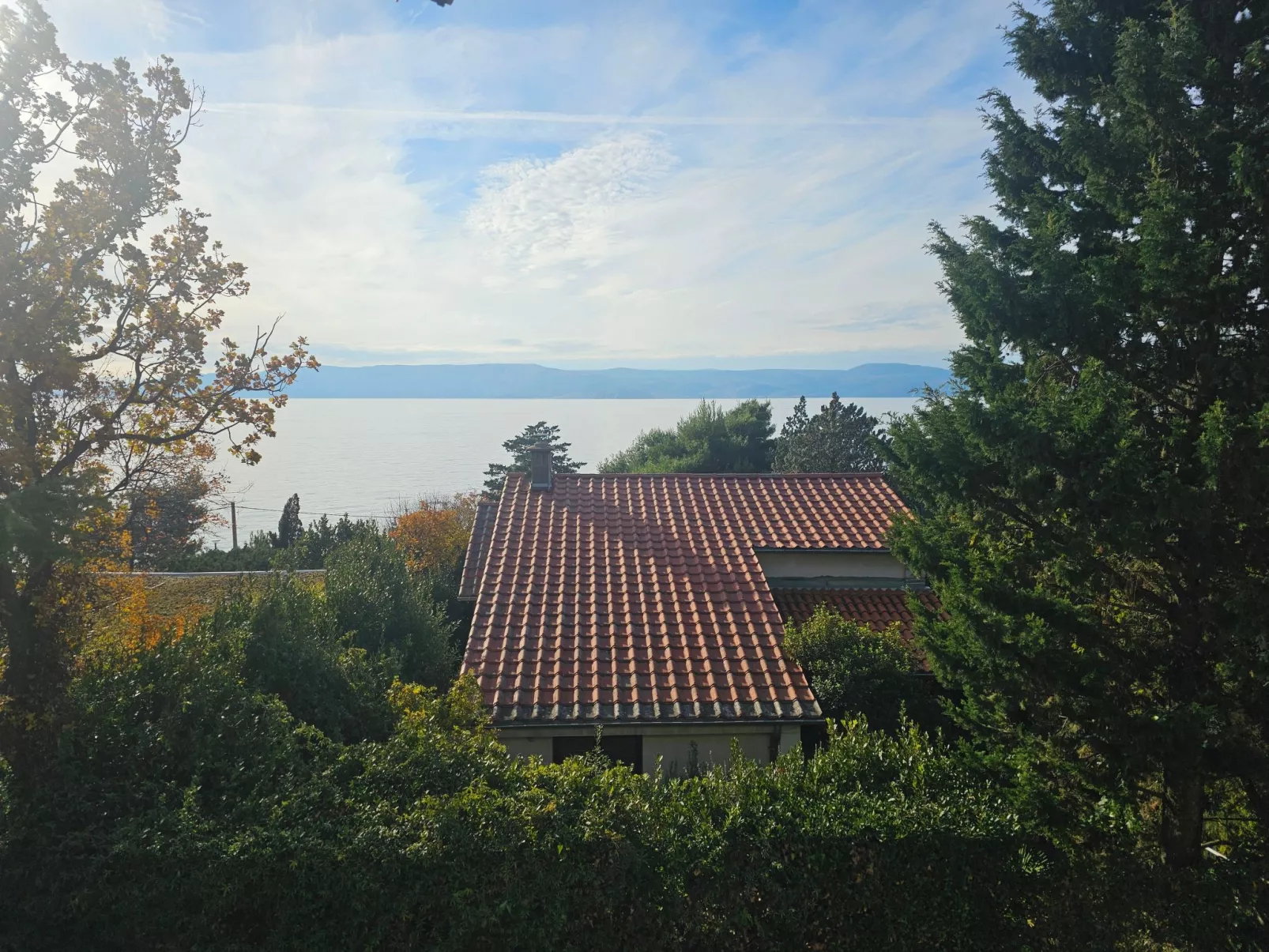 Appartement mit Balkon und Meerblick-Buiten