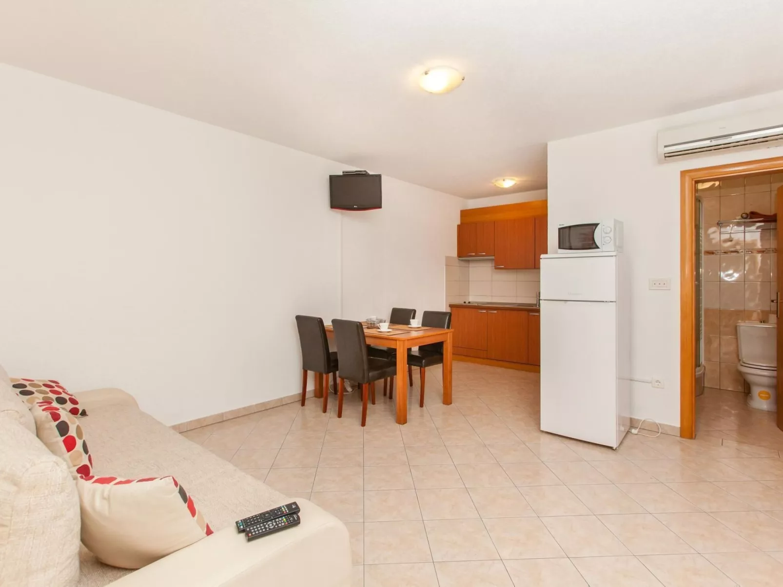 Appartment mit Pool und Whirlpool, Okrug Gornji-Binnen