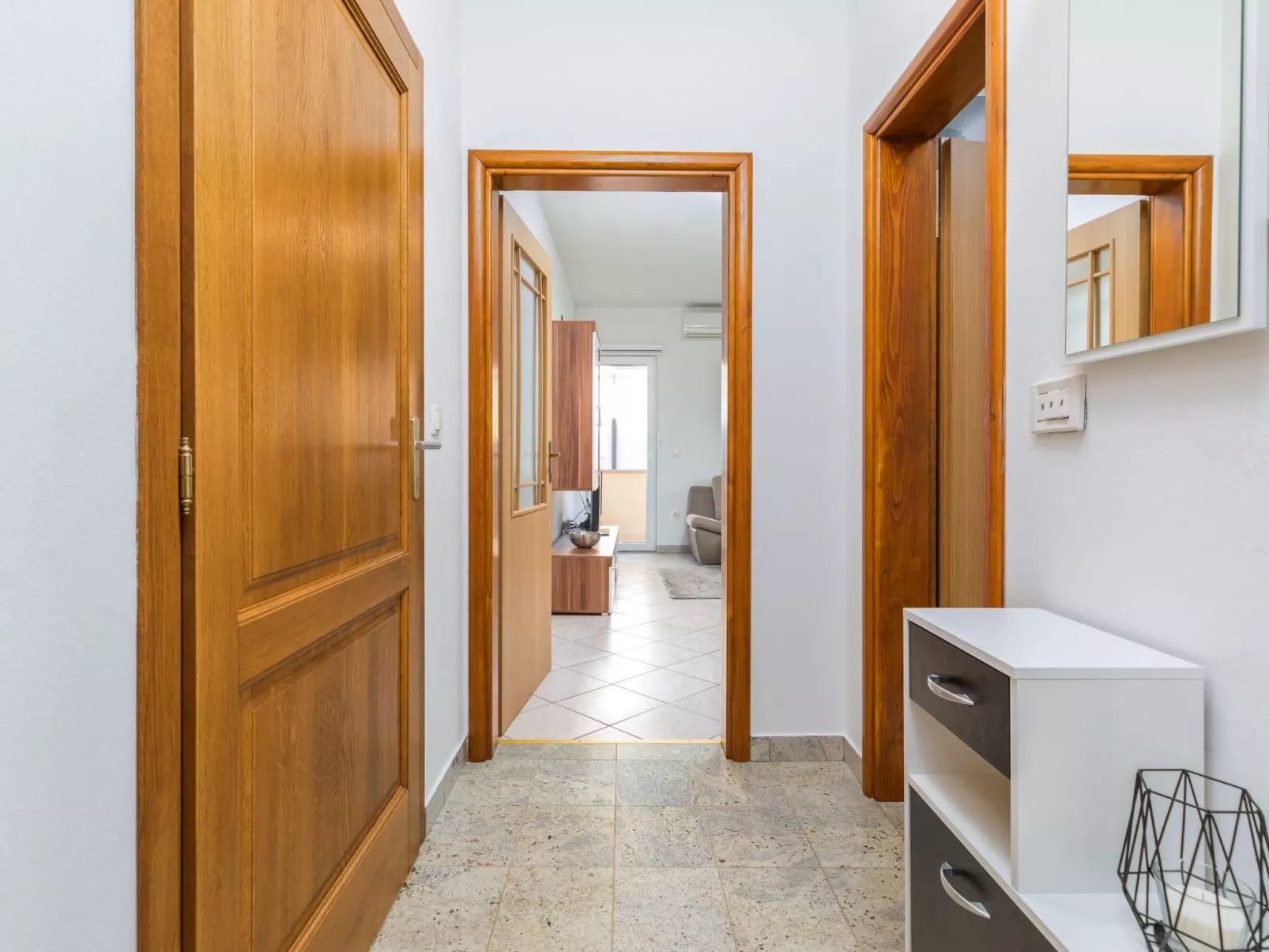 Anemona, Dorf Valbandon-Binnen