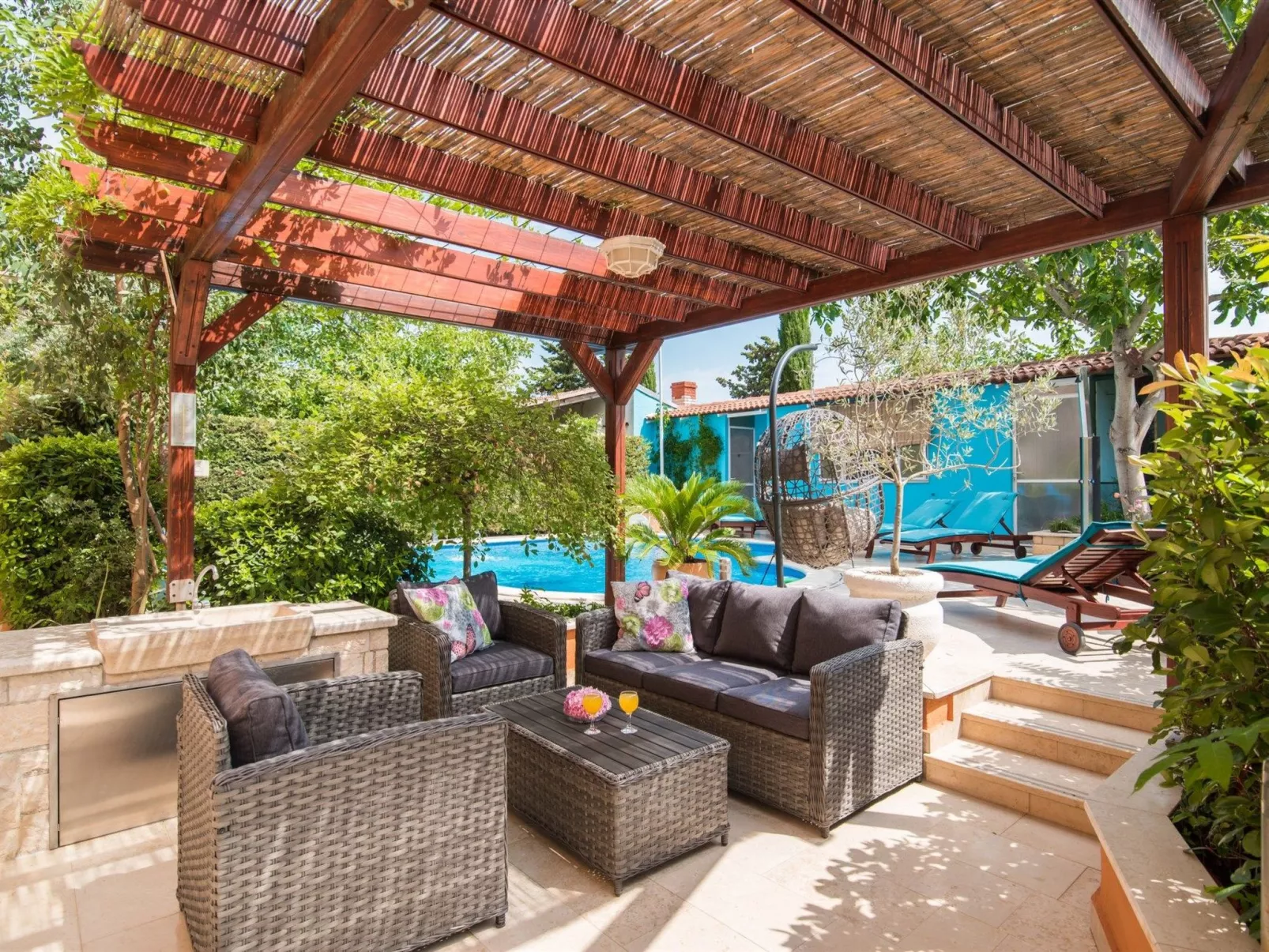 Elegantes Familienappartement mit privatem Pool