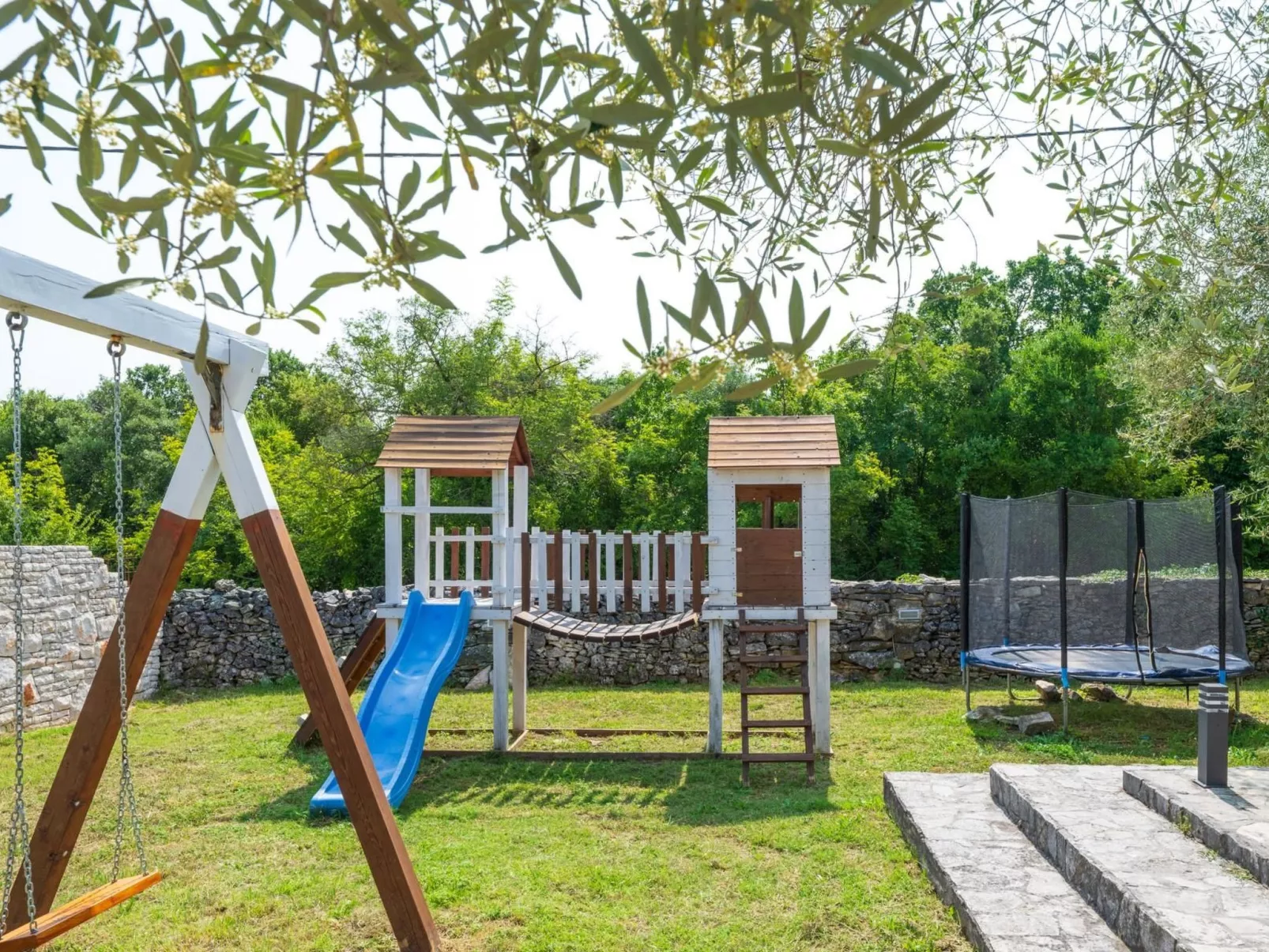 Villa mit privatem Pool und großem Garten-Buiten