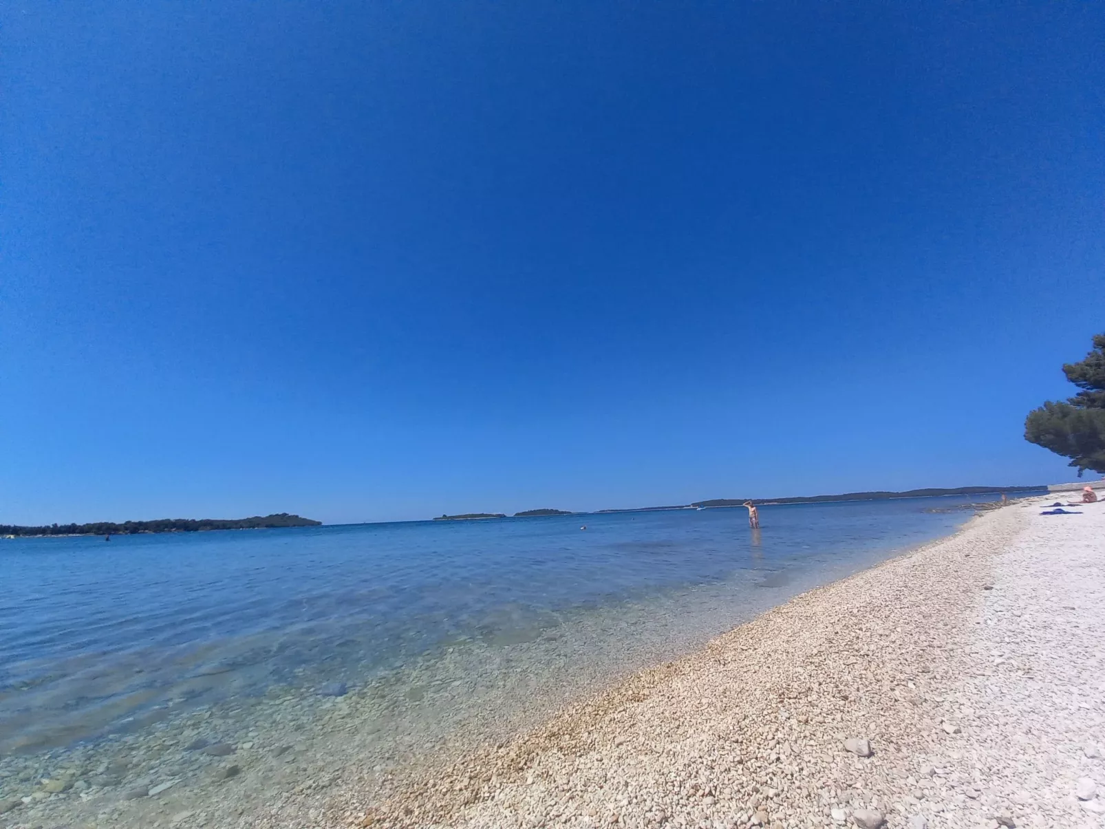 Geräumiges Ferienhaus mit 4 Schlafzimmern und privatem Pool-Buiten