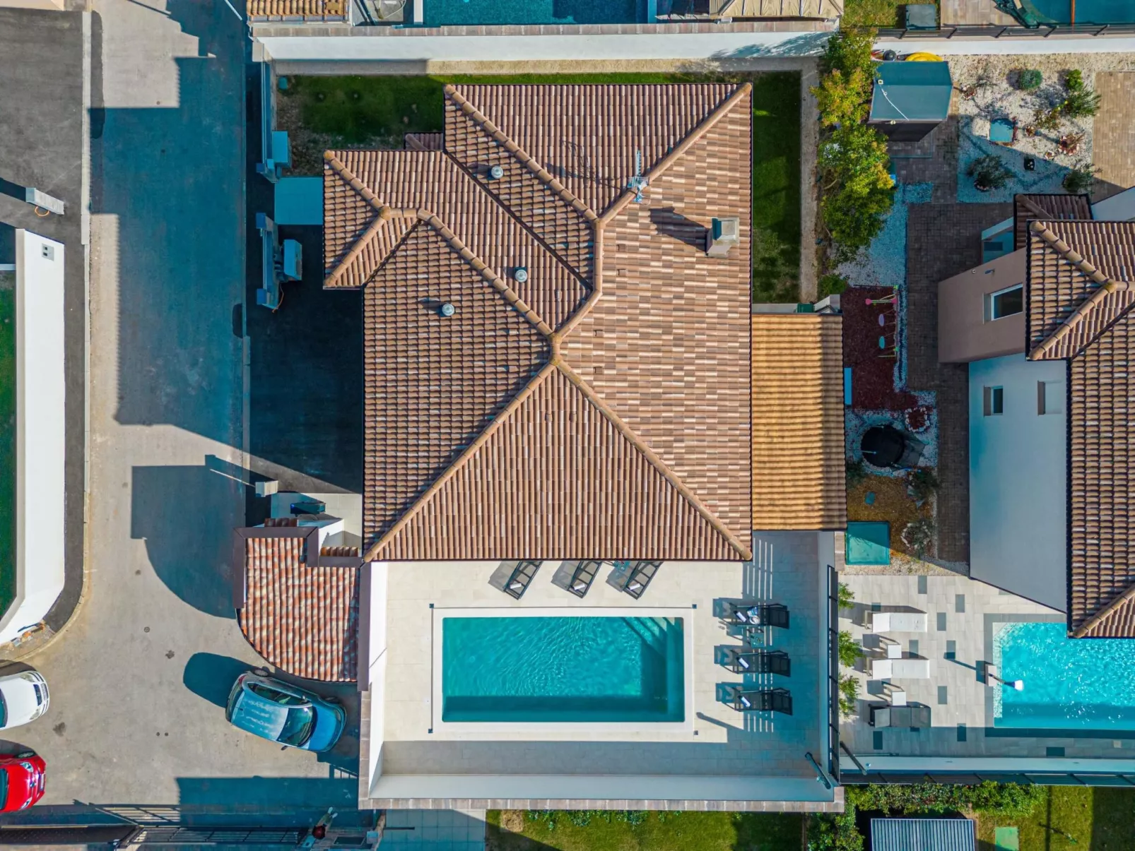 4 Schlafzimmer, 3 Badezimmer, Küche, Wohnzimmer, privater Pool, Grill-Buiten