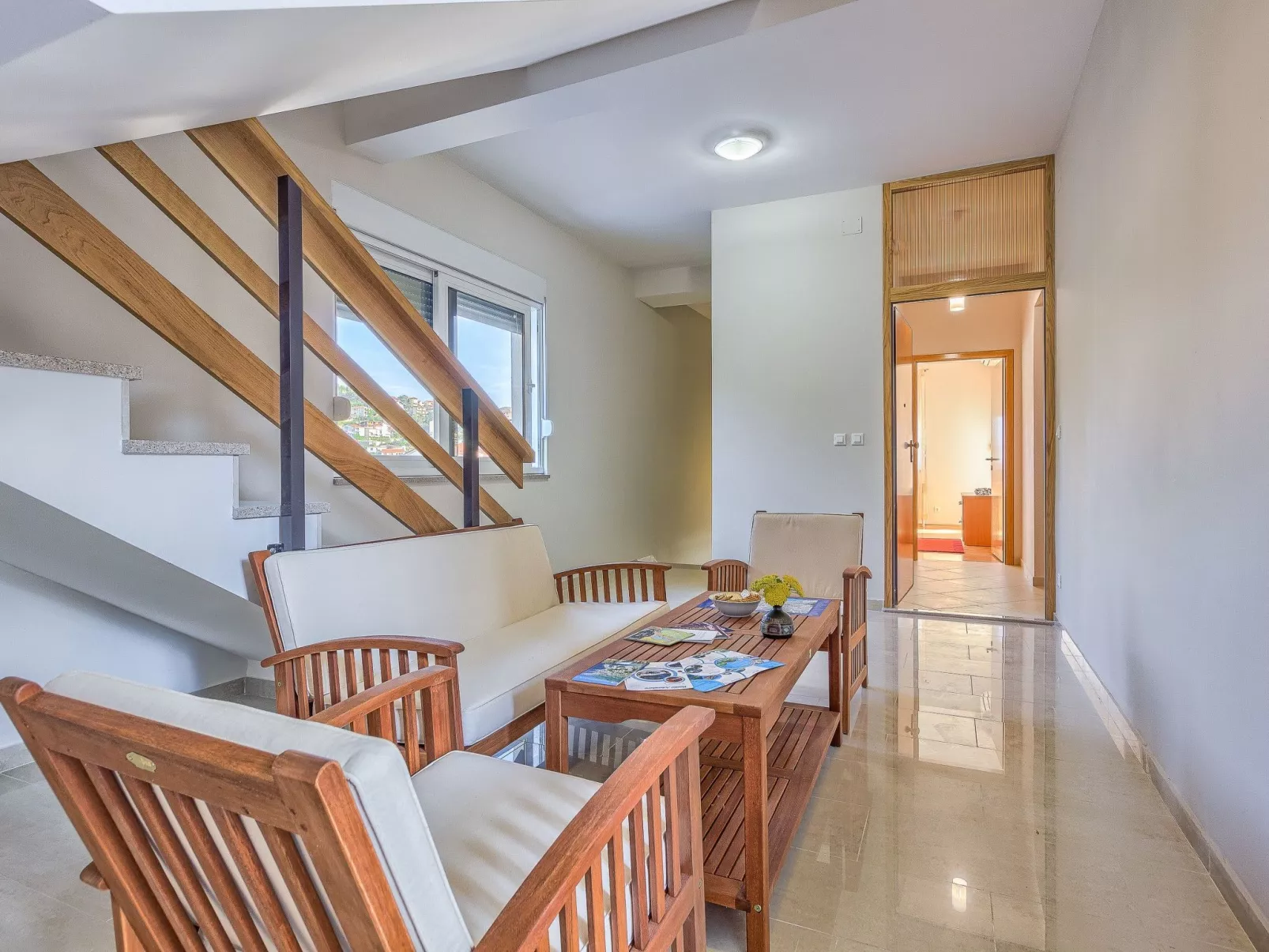 "Villa Rock" mit Blick auf das Wasser-Binnen