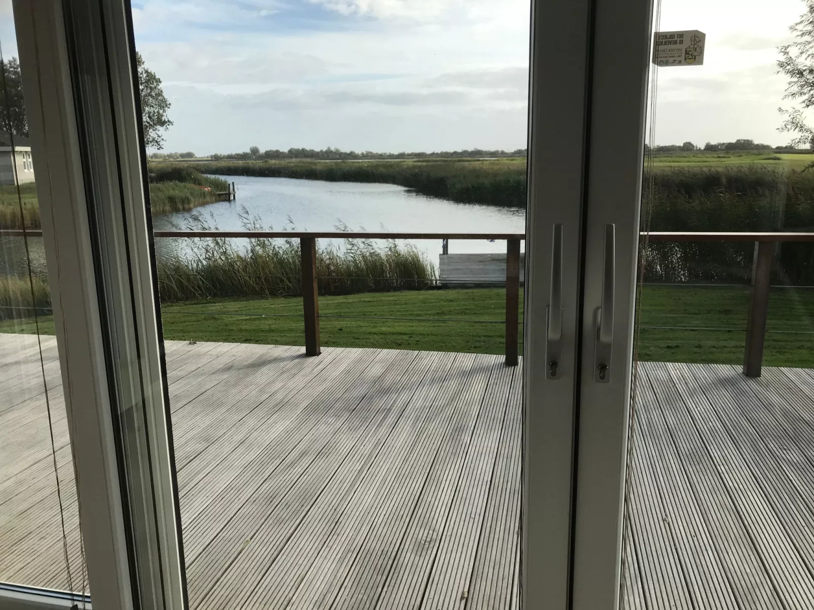 Mit Außen-Sauna und Außen-Whirlpool-Buiten