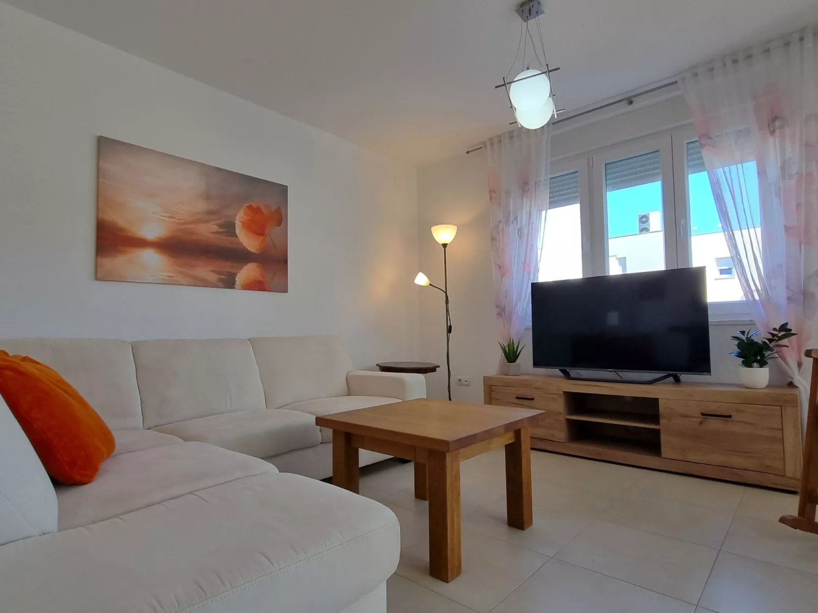 Erdgeschoss-Ferienwohnung mit Garten und Pool-Binnen