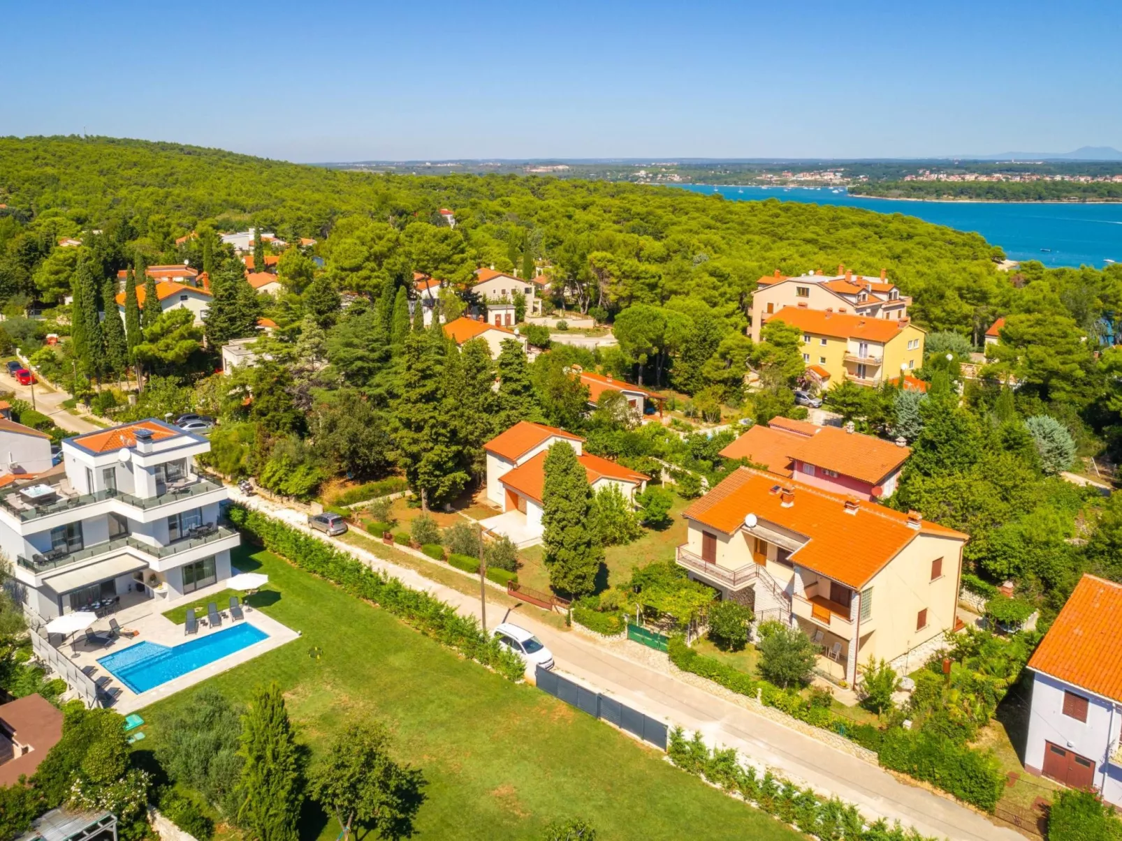 Villa K mit Jacuzzi auf dem Dach und Meerblick-Buiten