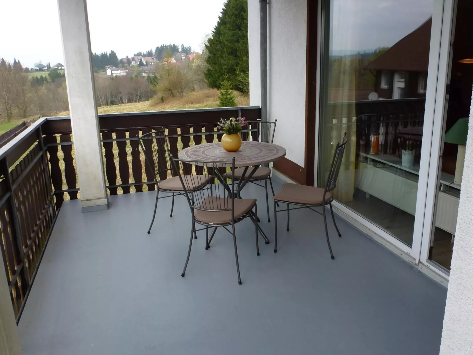 Mit Blick auf die Berge-Image-tags.info