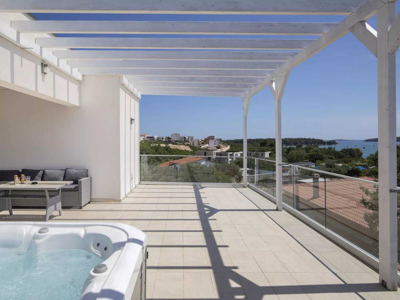 Villa Luna mit Pool, Sauna, Whirlpool, Tennisplatz-Binnen