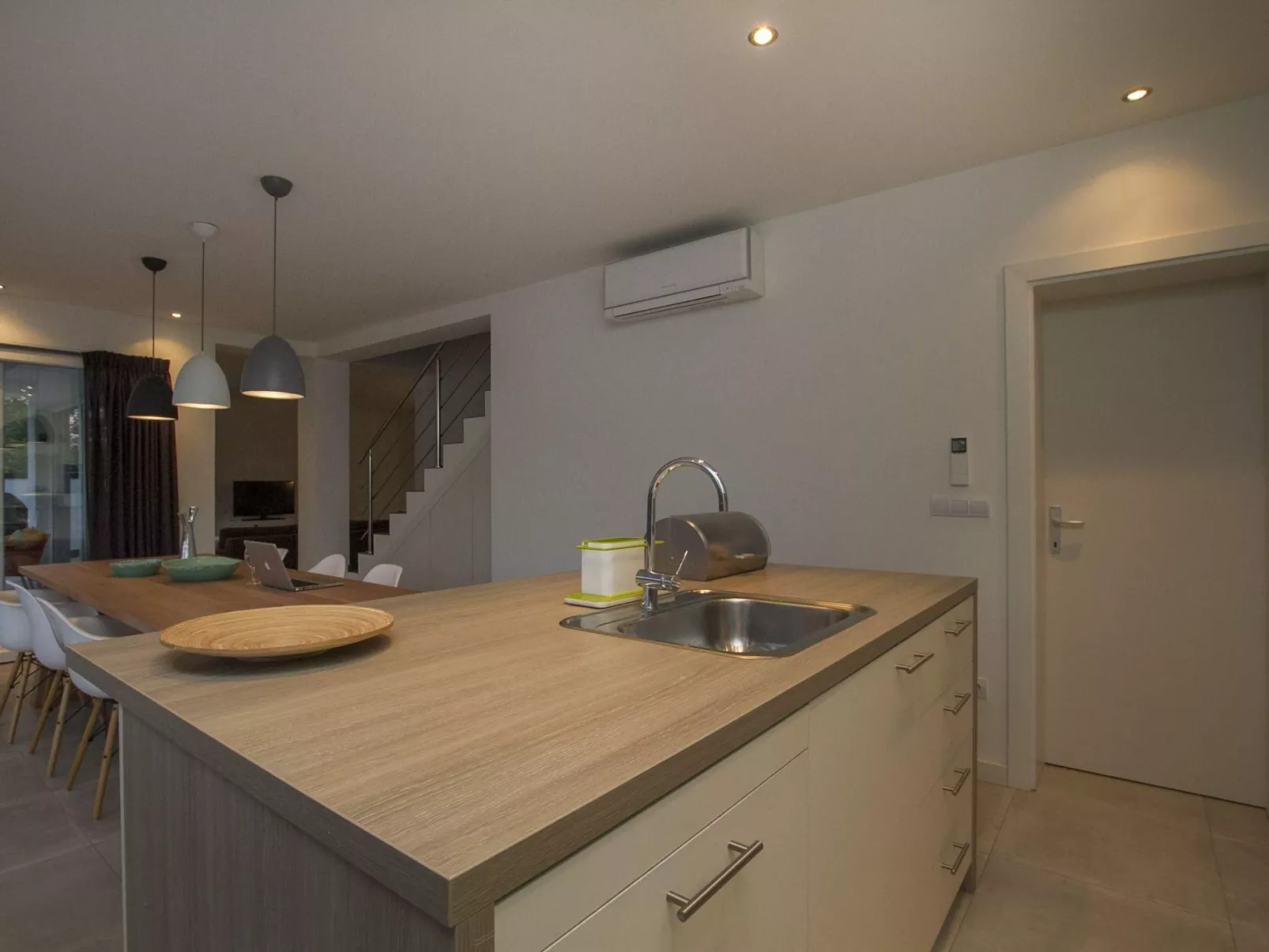 Villa mit Pool-Binnen