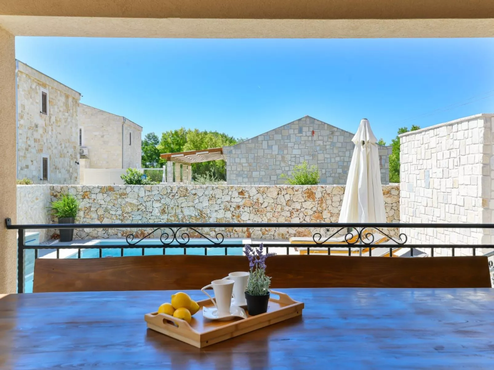 Villa Vid 03 mit beheiztem Pool -TA Leut Agency-Buiten