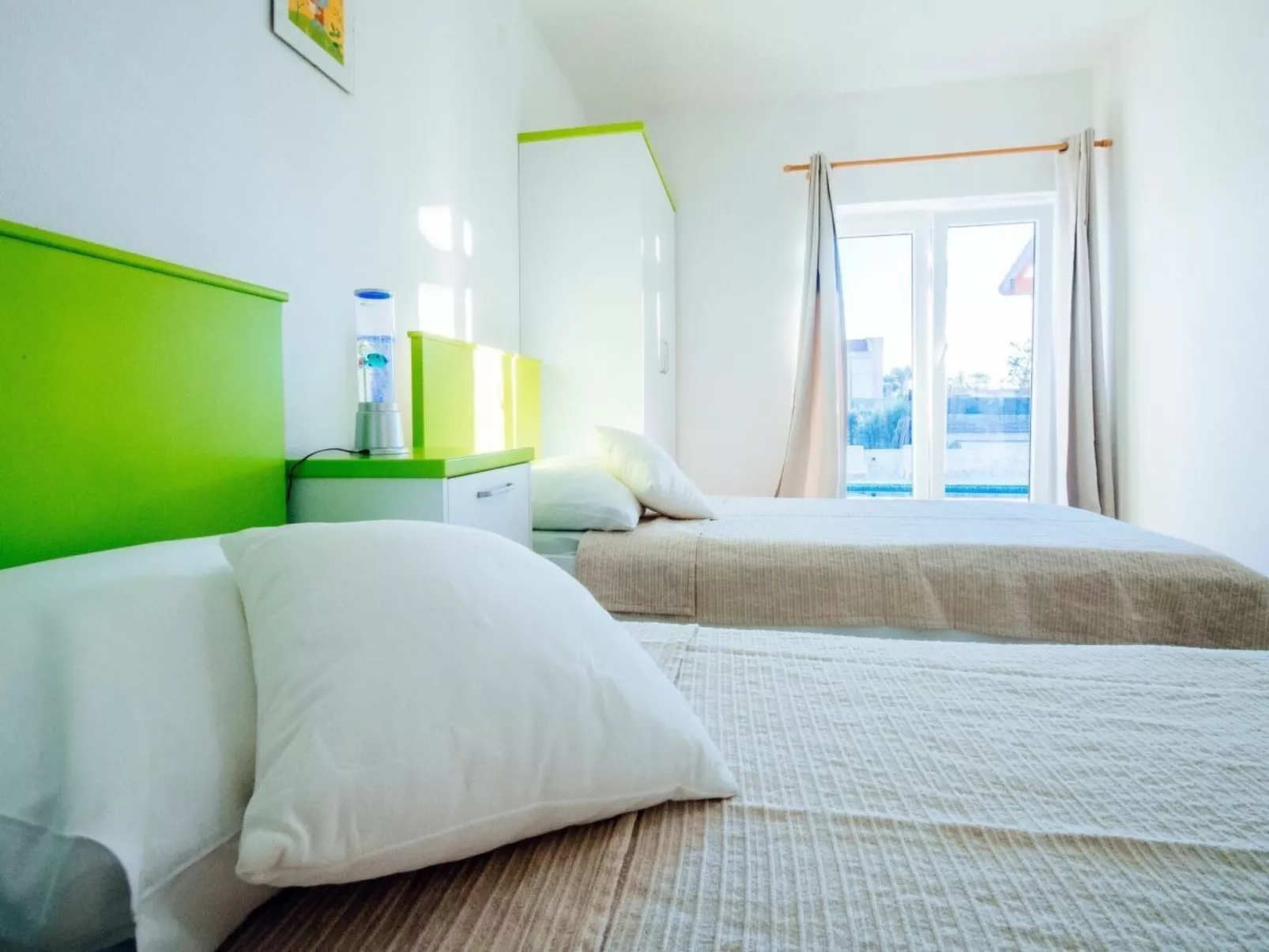 Ana Dreams - von TA Leut Agency-Binnen