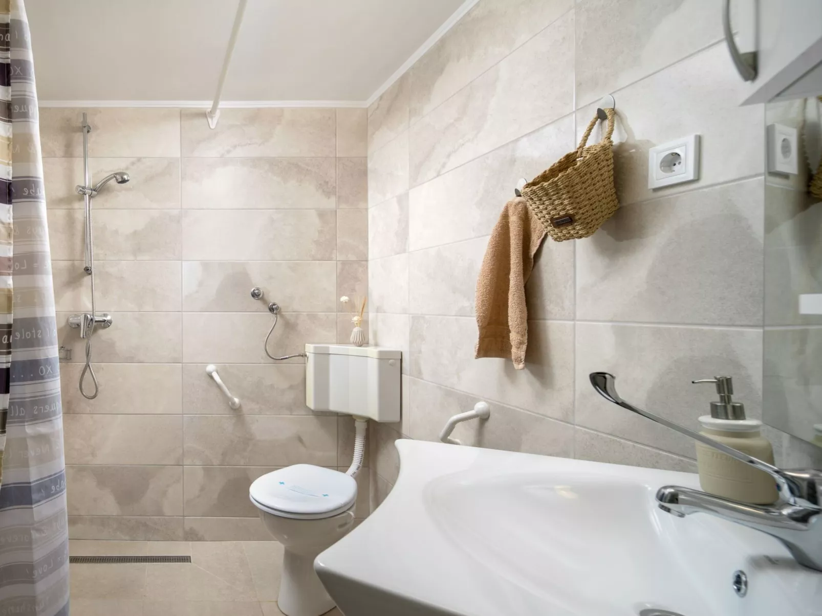 Villa Rustica mit traditionellem und rustikalem Touch-Binnen