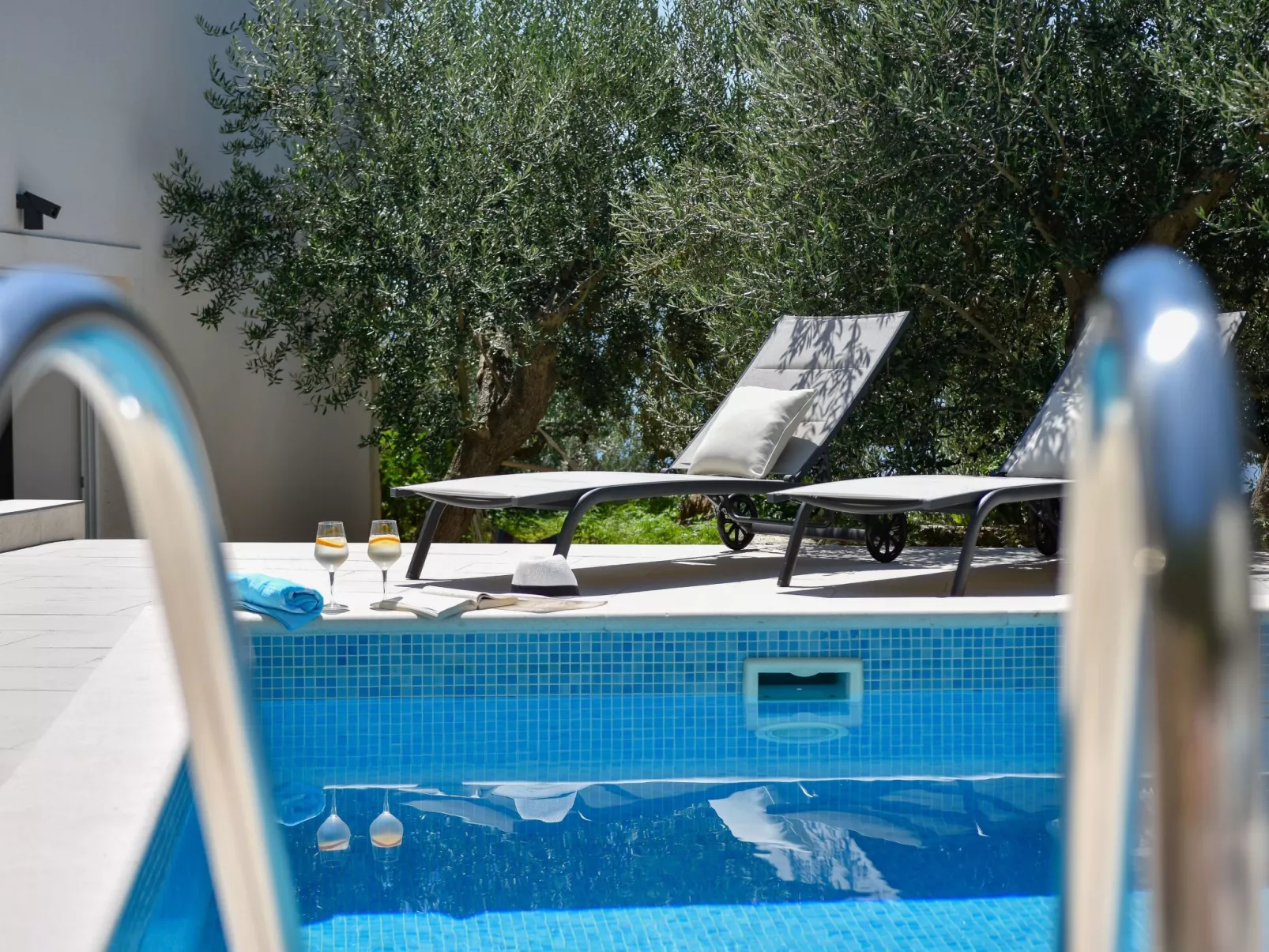 3 Schlafzimmer Villa mit beheiztem Pool und Meerblick-Buiten