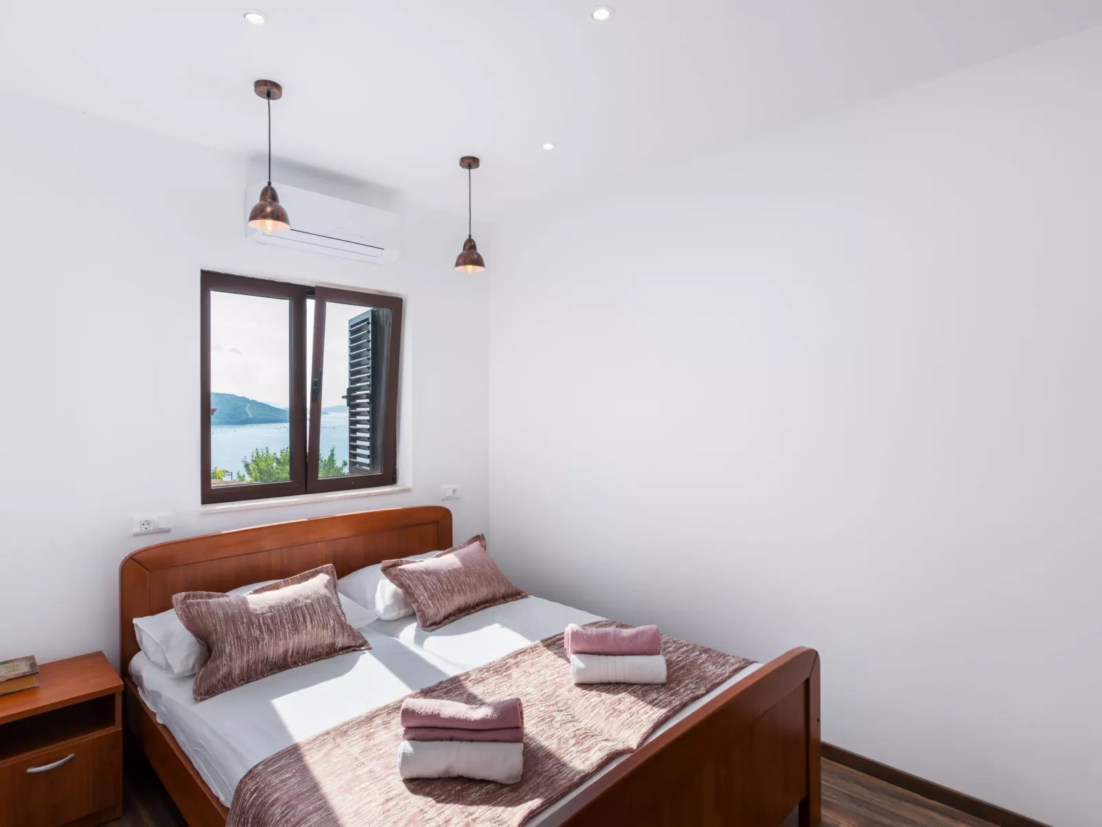 Seaside Villa Lara mit beheiztem Swimmingpool-Image-tags.info