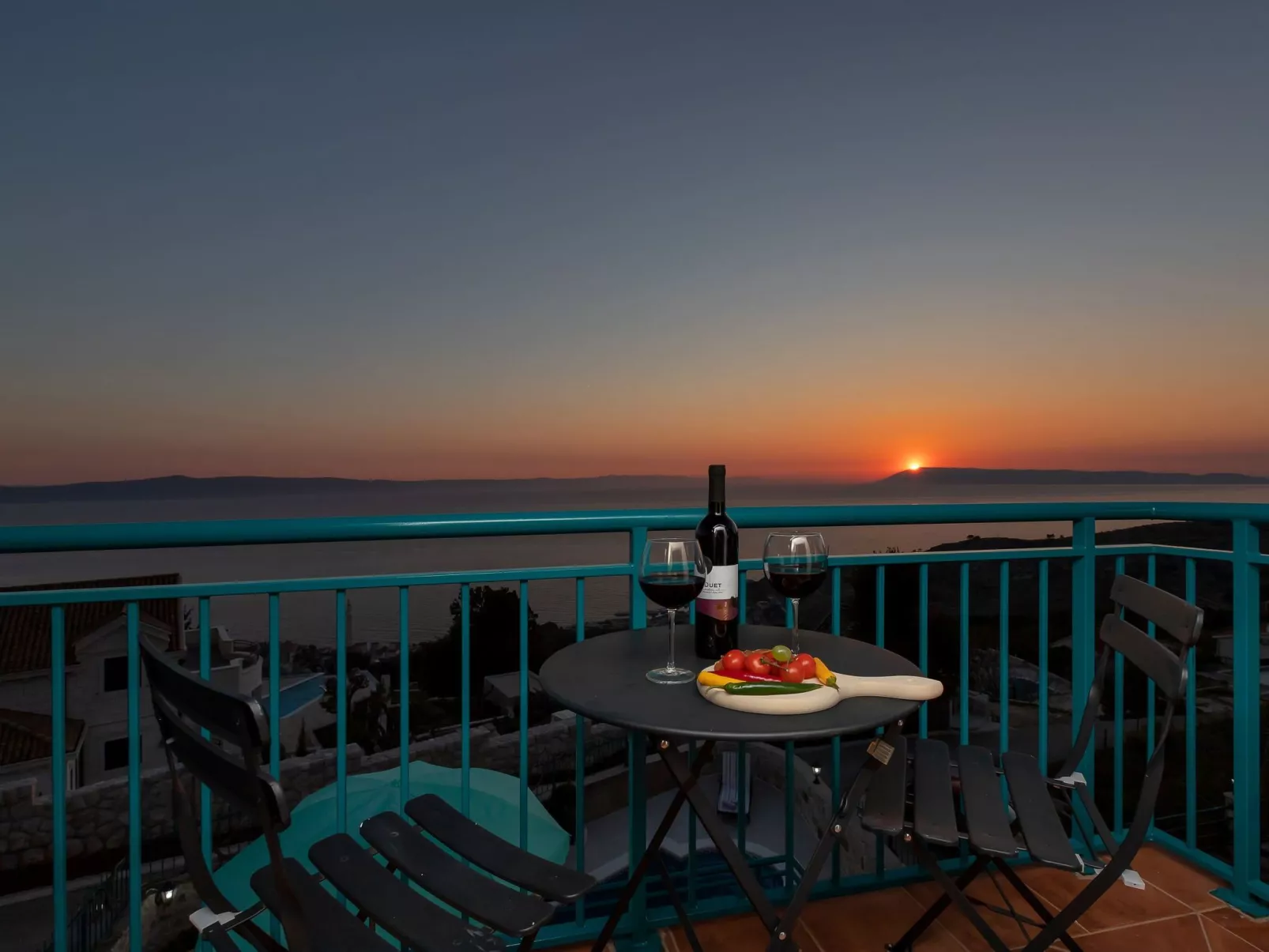 "Podgora" mit Blick auf das Wasser-Buiten