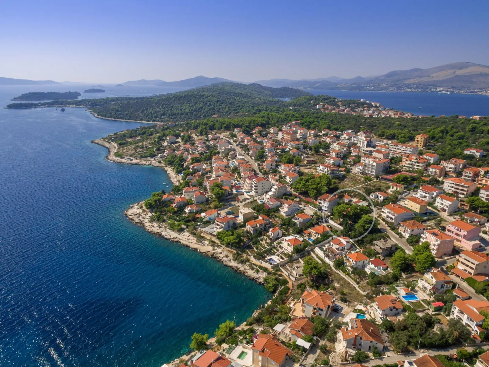 "Barbara" mit Blick auf das Wasser - Buiten