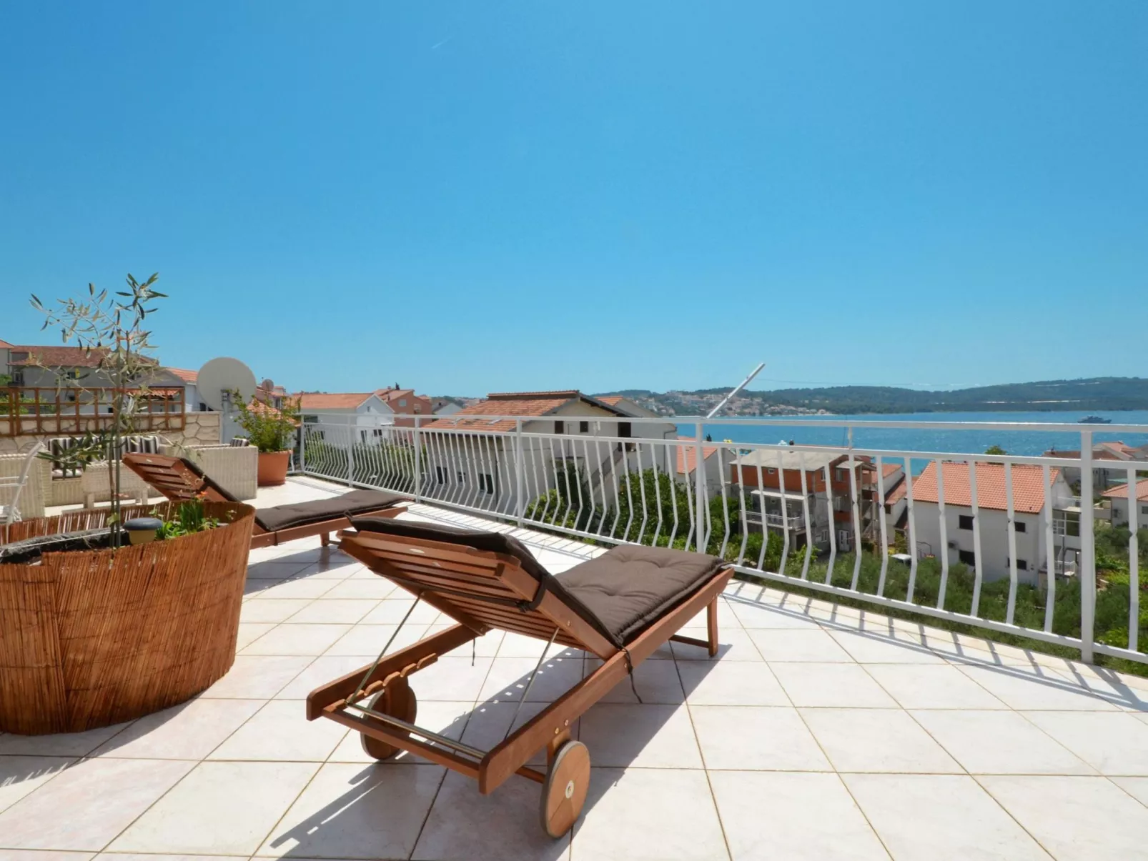 Wohnung "Decor" mit Blick auf das Wasser-Buiten