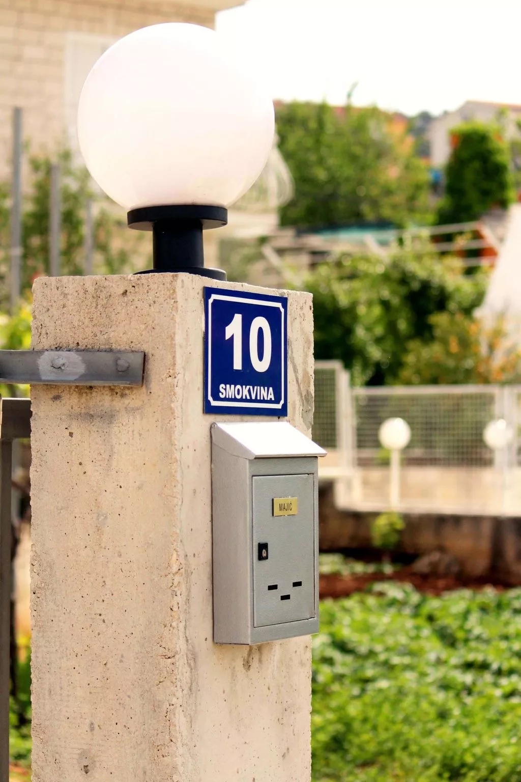 Mit zwei Balkonen-Buiten