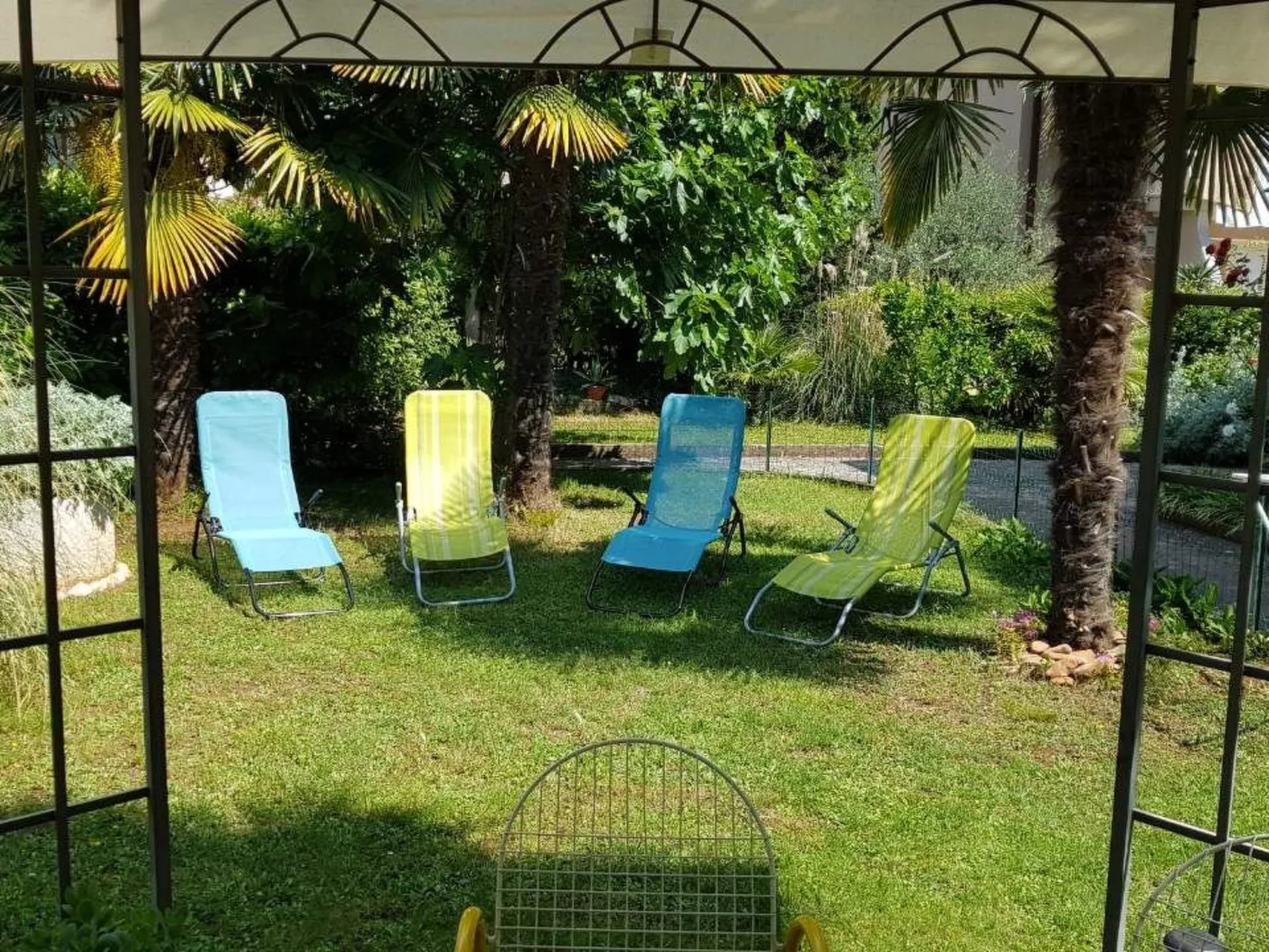 Wohnung 'Ivaana' mit Privatparkplatz-Buiten