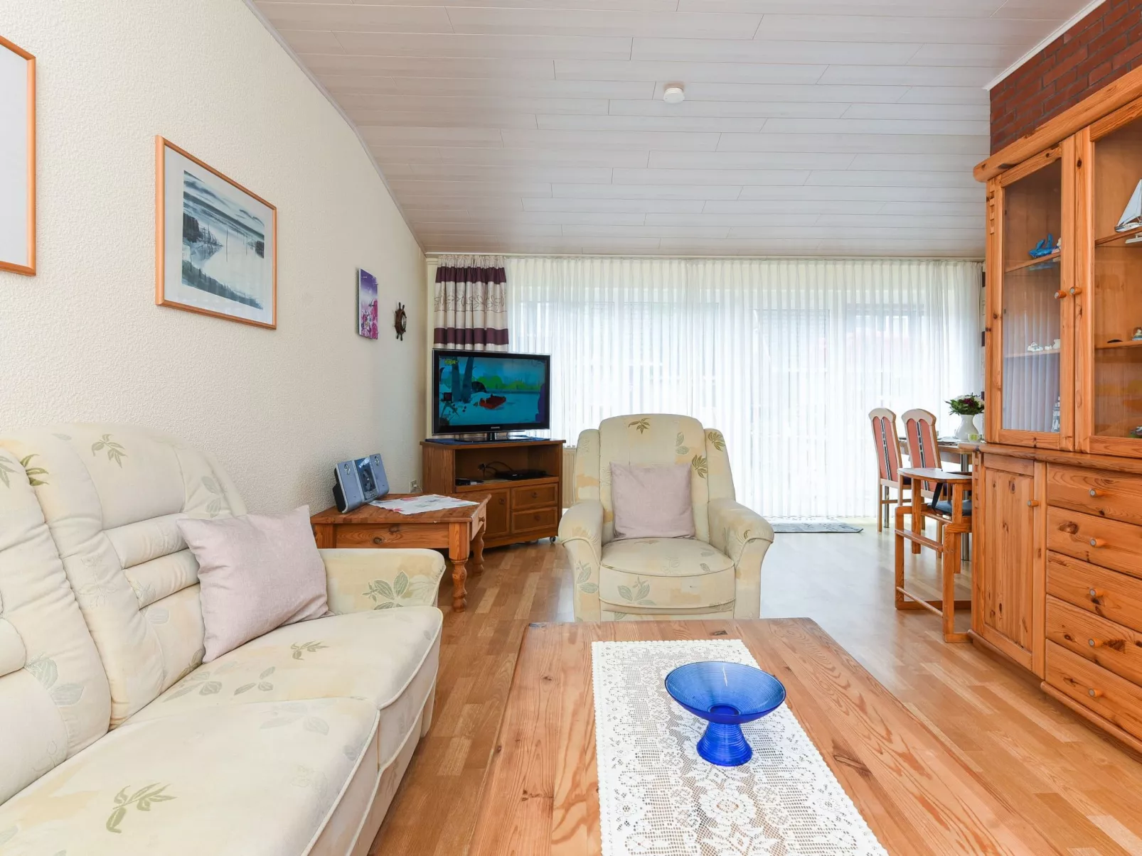 Strandnahes Ferienhaus mit Kinderspielplatz-Binnen