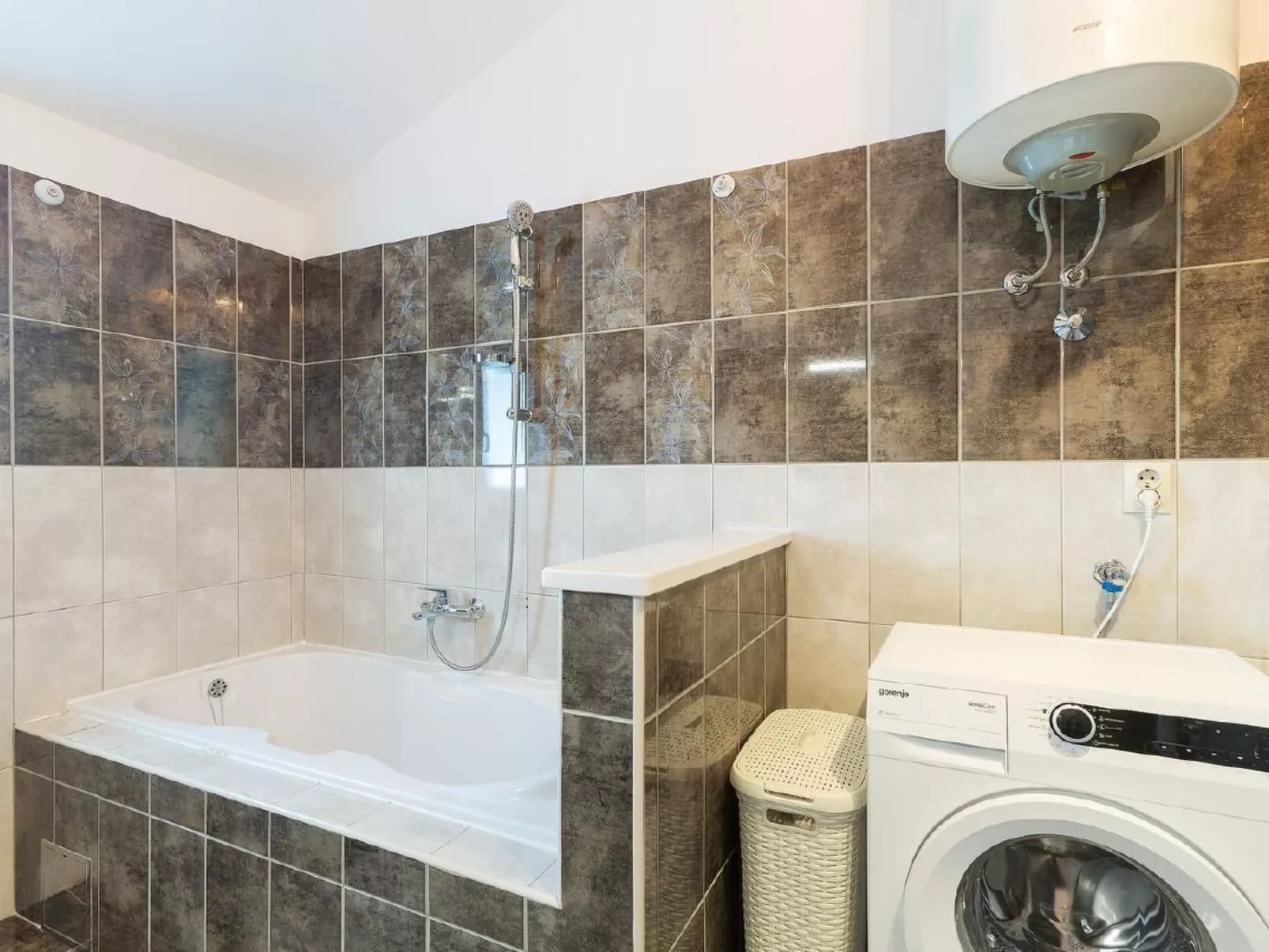 3-Schlafzimmer-Wohnung mit Gemeinschaftspool-Image-tags.info