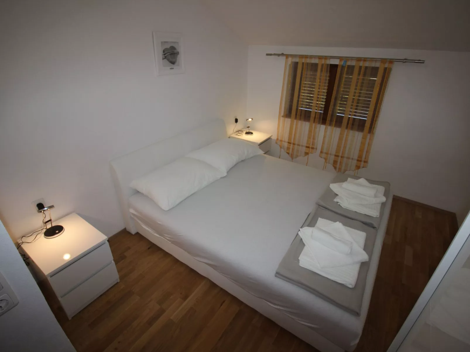 "Manda3" mit Blick auf das Wasser-Binnen