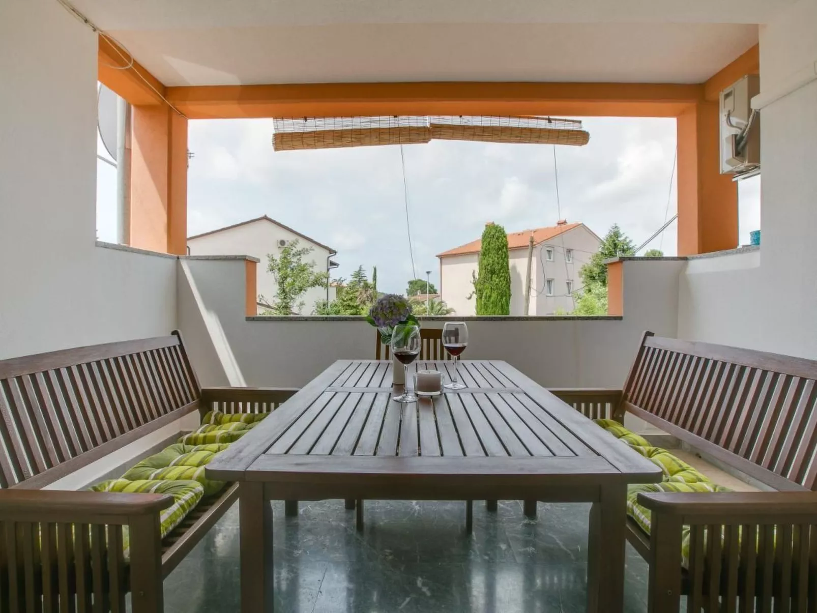 Appartement in Pula mit Terrasse, Garten und Grill-Buiten