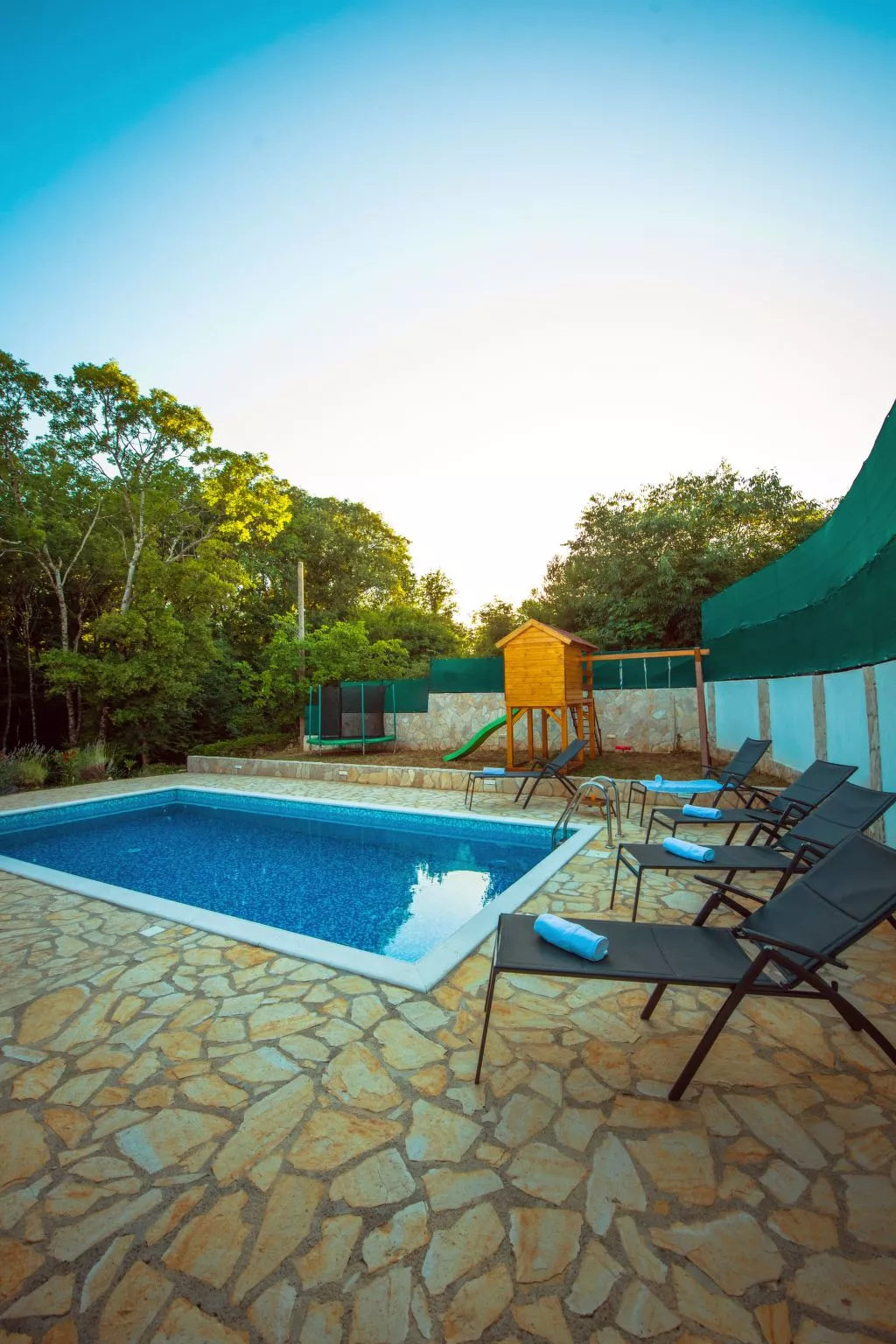 Haus in Grubine mit Außenpool-Buiten