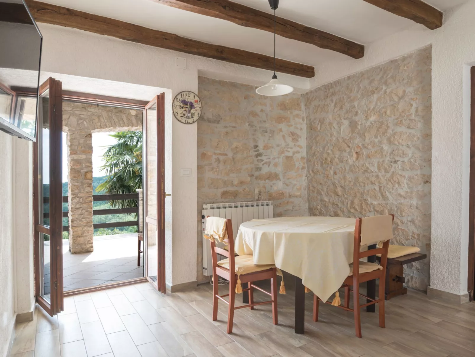 Wunderschön eingerichtete Villa mit Pool und Garten-Image-tags.info