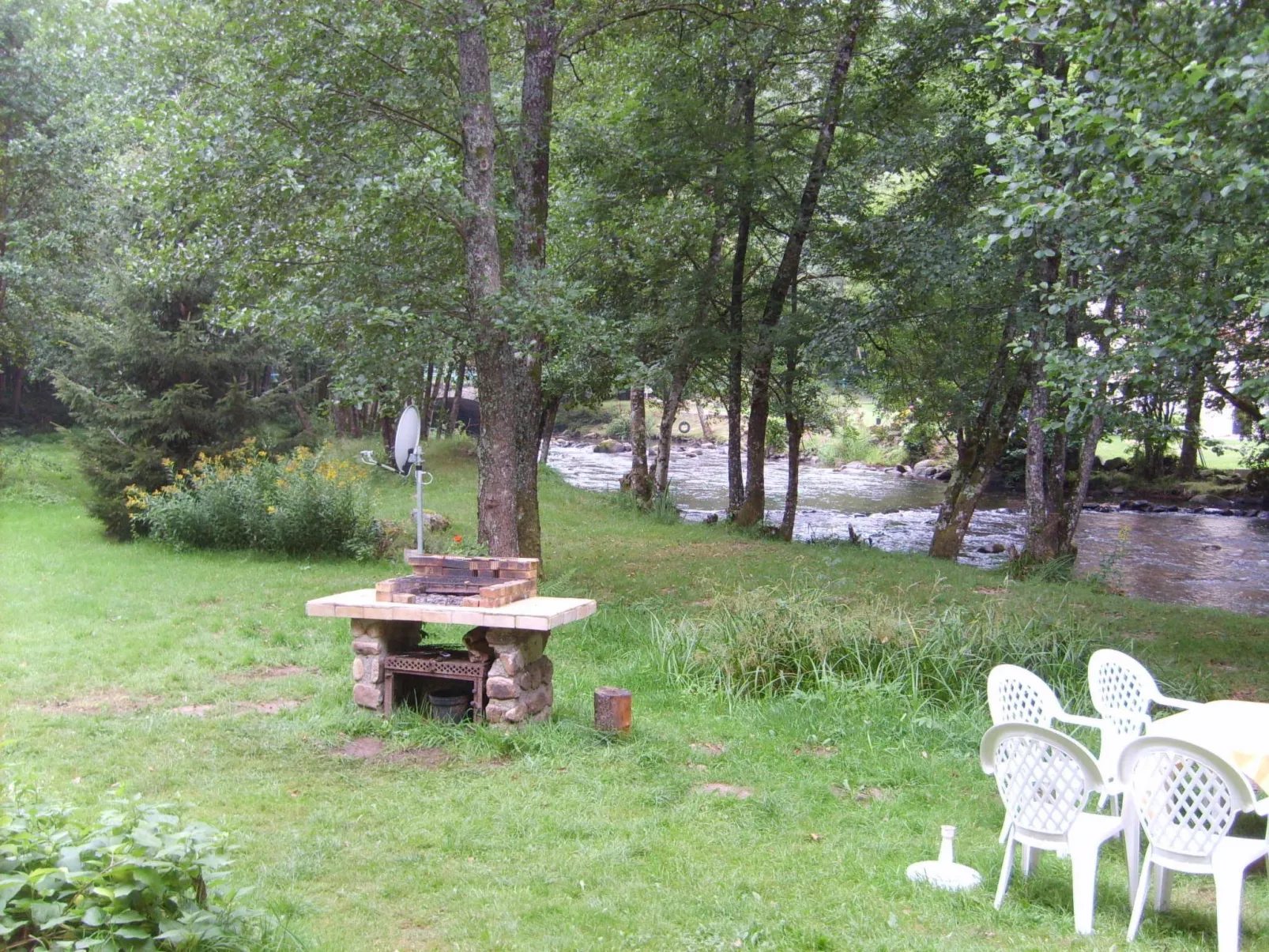 Maison les isles menefriers-Buiten