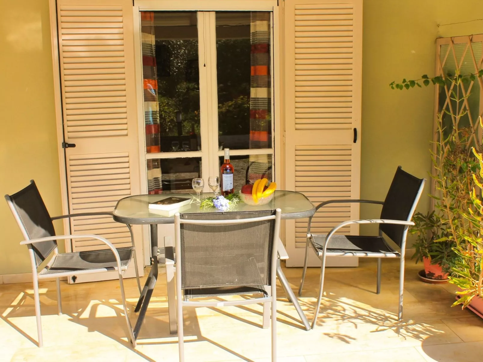 Geräumige Wohnung mit zwei Schlafzimmern in der Nähe des Sandstrandes