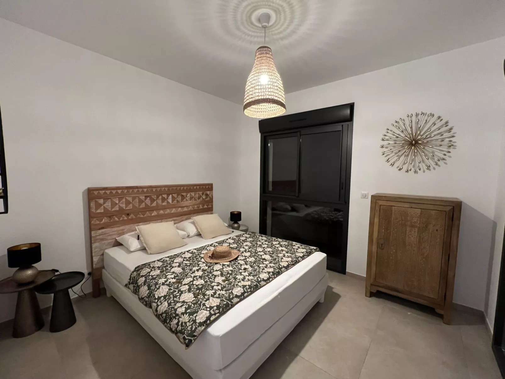 ISULA-RED_BEAUTIFUL_VIEW.-Binnen