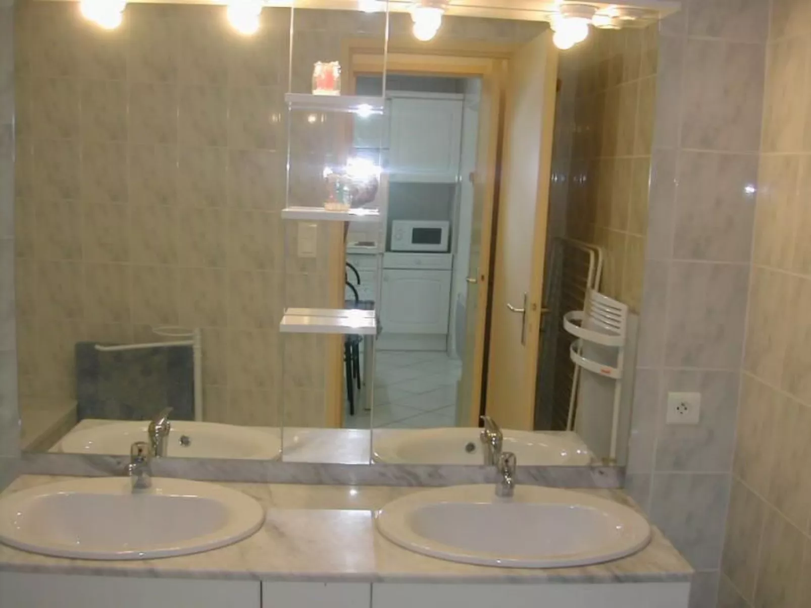 Steinhaus in ländlicher Umgebung mit Pool-Binnen