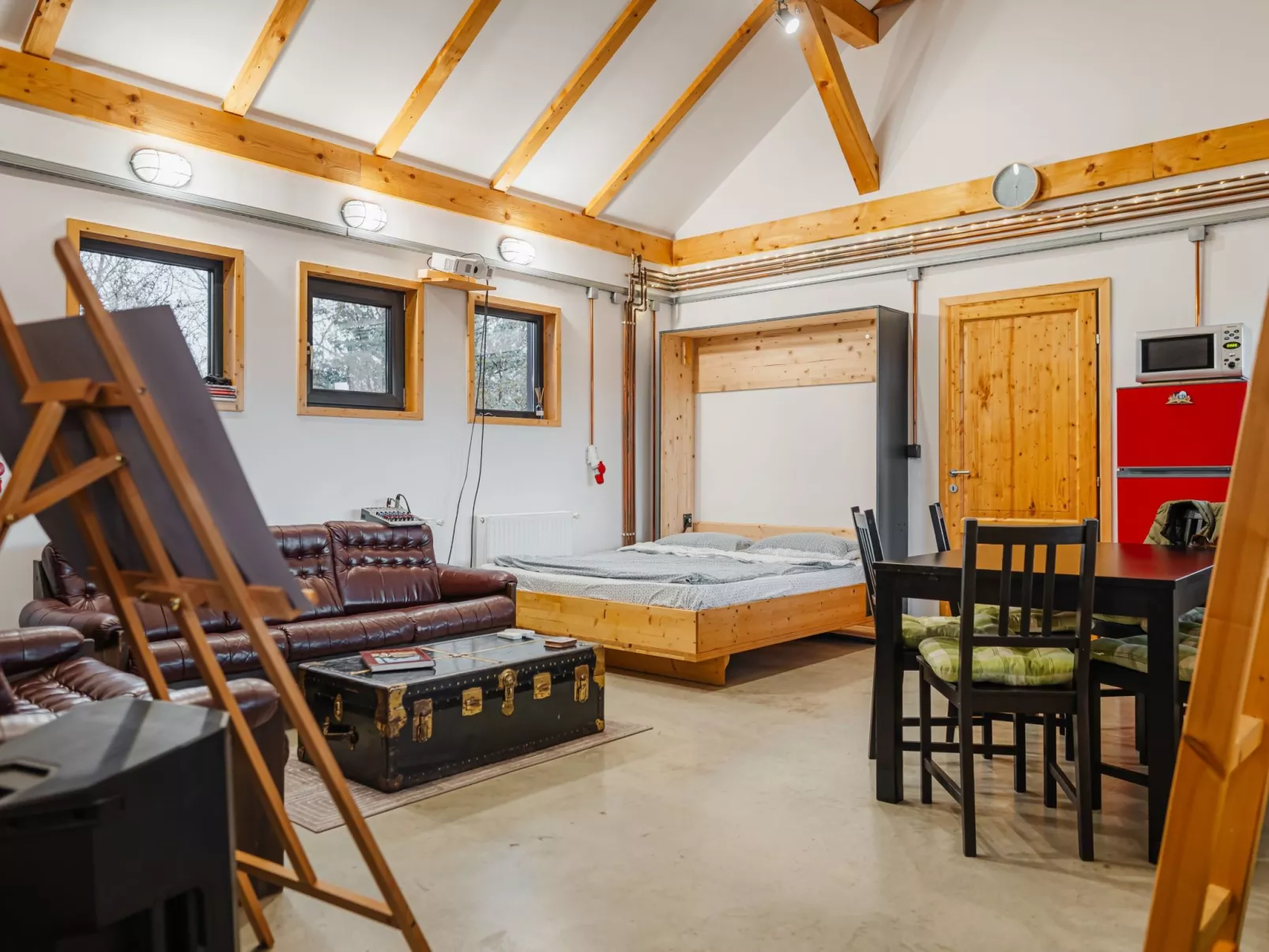 Kleines Haus mit Werkstatt-Binnen