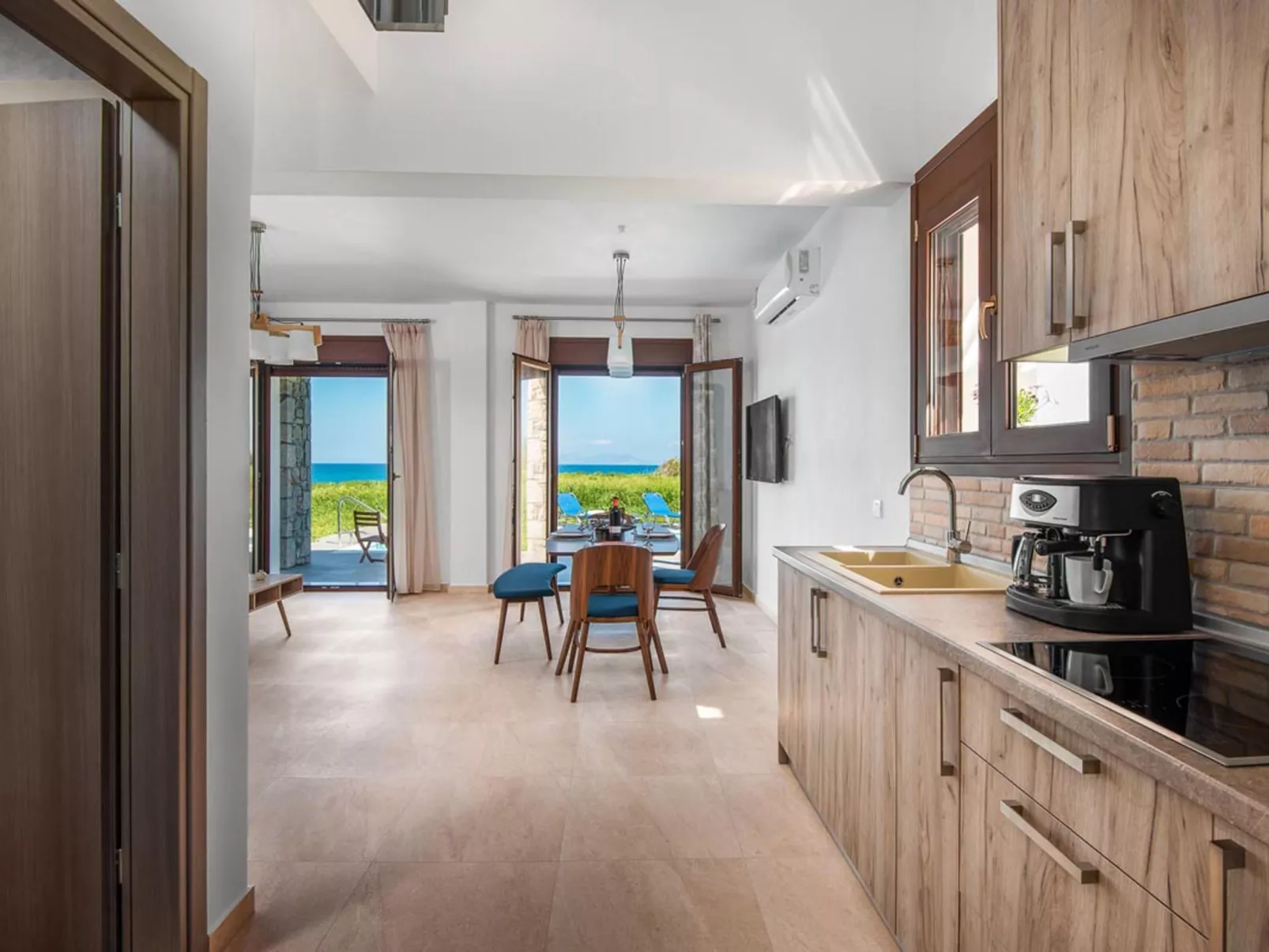 Wunderschöne Steinvilla Attalos-Binnen