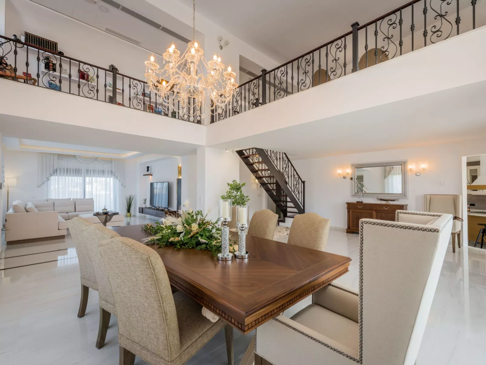 In Arkadii mit Außenpool-Binnen