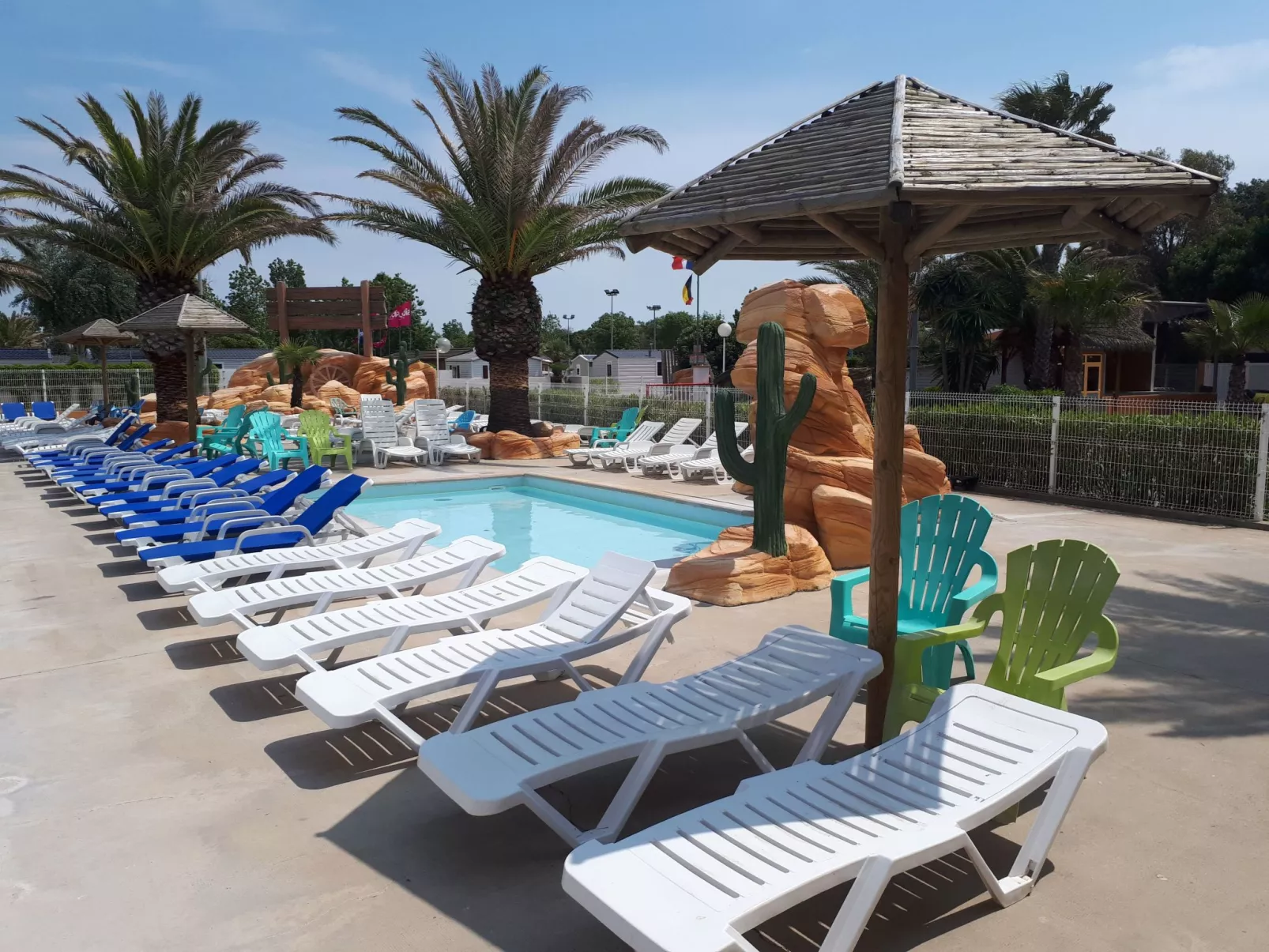 Mobilheim mit Terrasse-Buiten