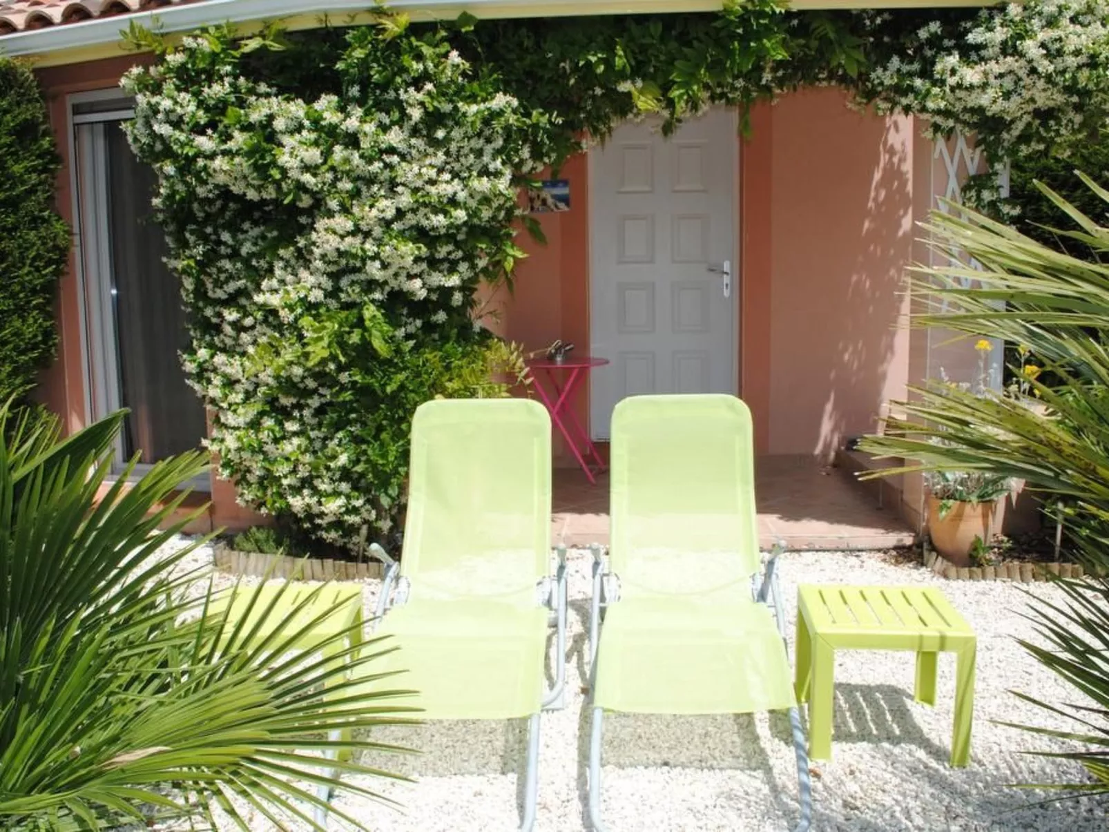 Haus "Les Cyprès" mit Gemeinschaftspool-Buiten