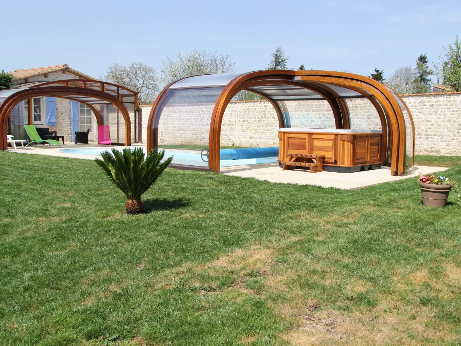 Villa "La Bergerie" mit Privatpool und Spa-Buiten