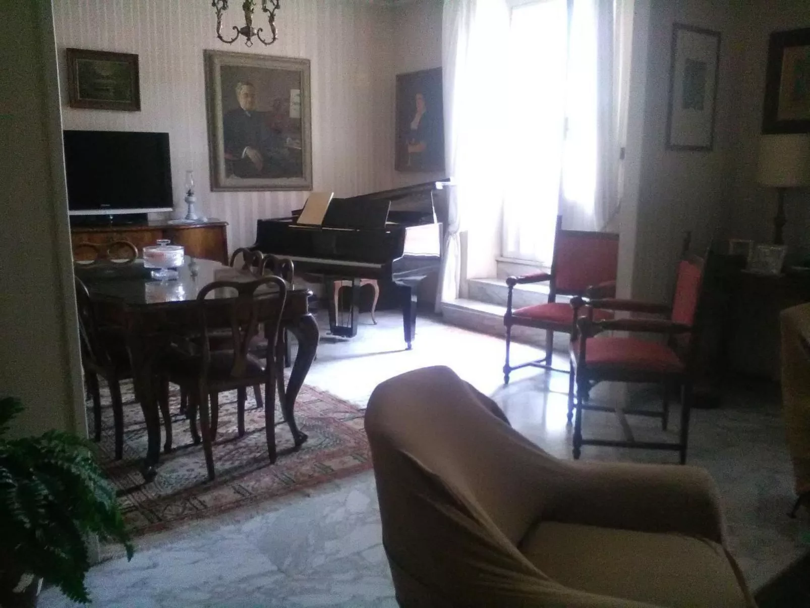 Nahe Rom mit Terrasse und einem Flügel