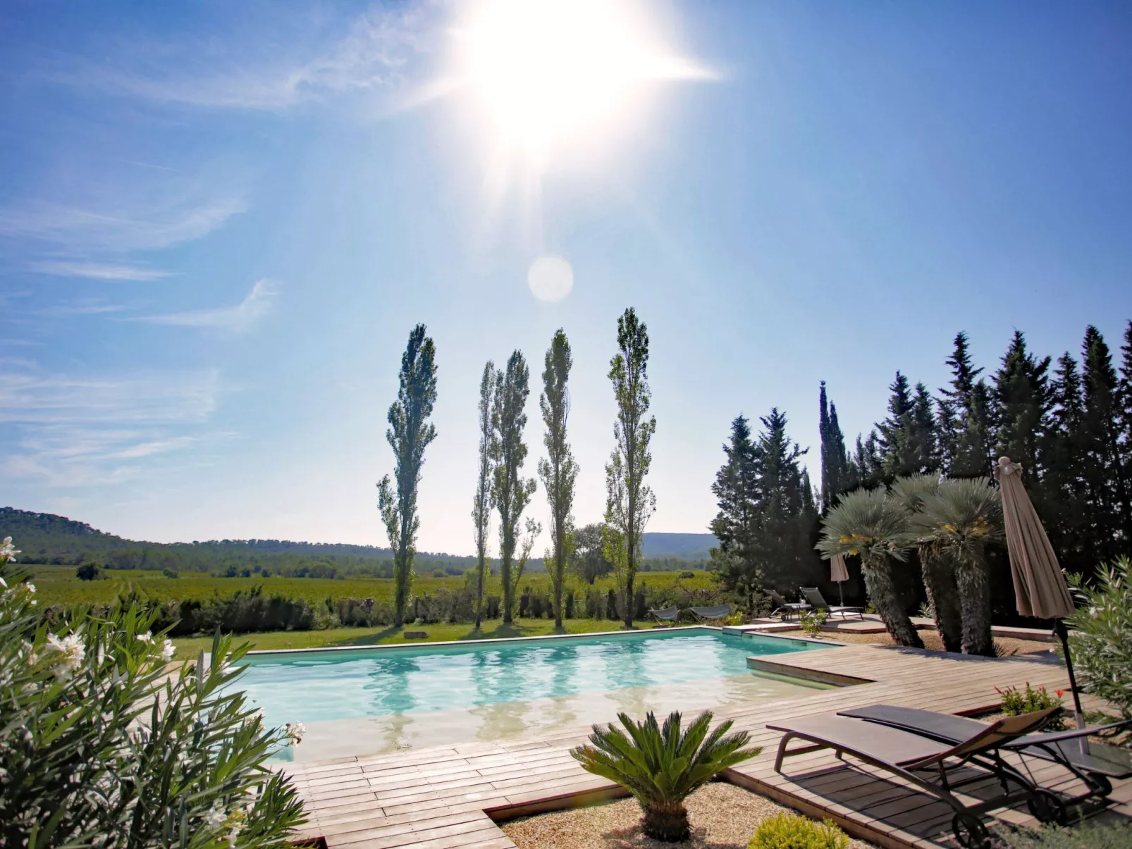 Domaine "Benjamin" mit Infinity-Pool-Buiten