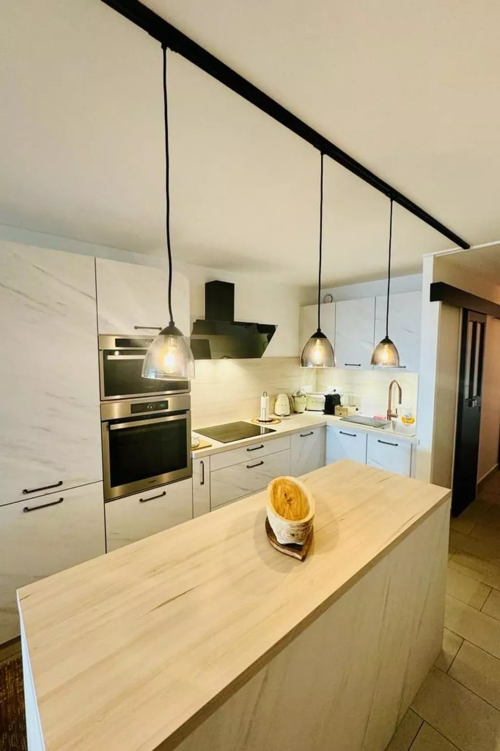 Wunderschöne renovierte Wohnung mit vollem Meerblick-Image-tags.info