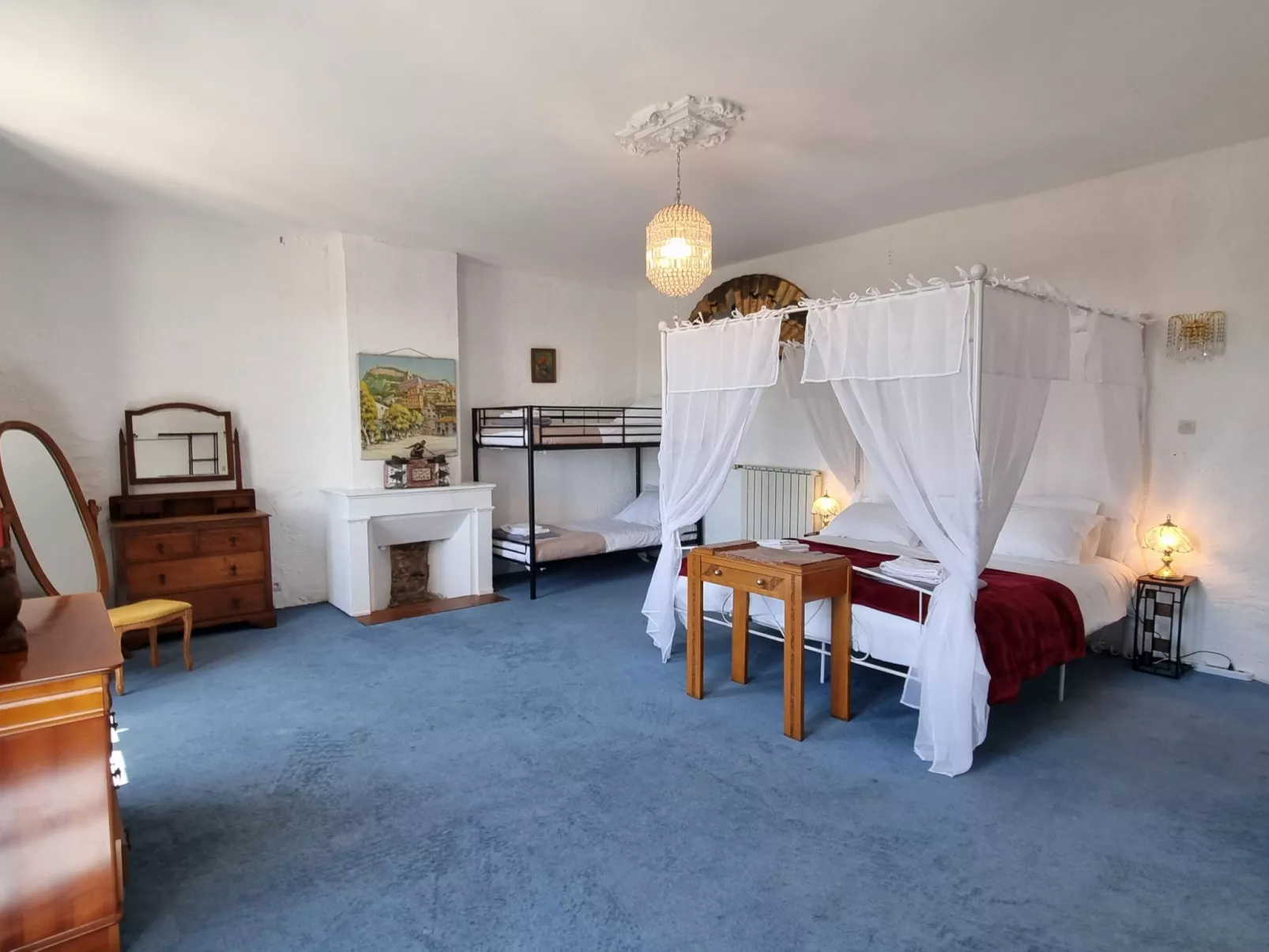 8-Zimmer-Schloss mit Pool und eigenem Park-Binnen