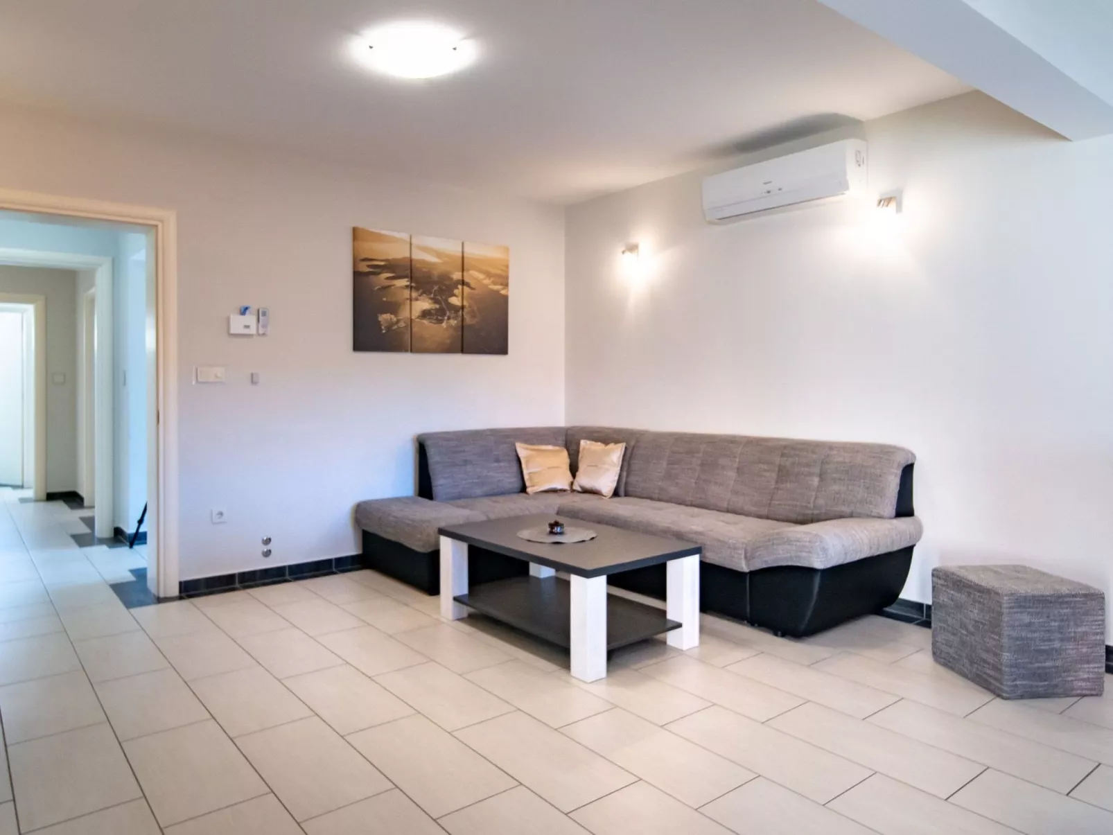 Appartement mit Blick auf das Wasser-Image-tags.info