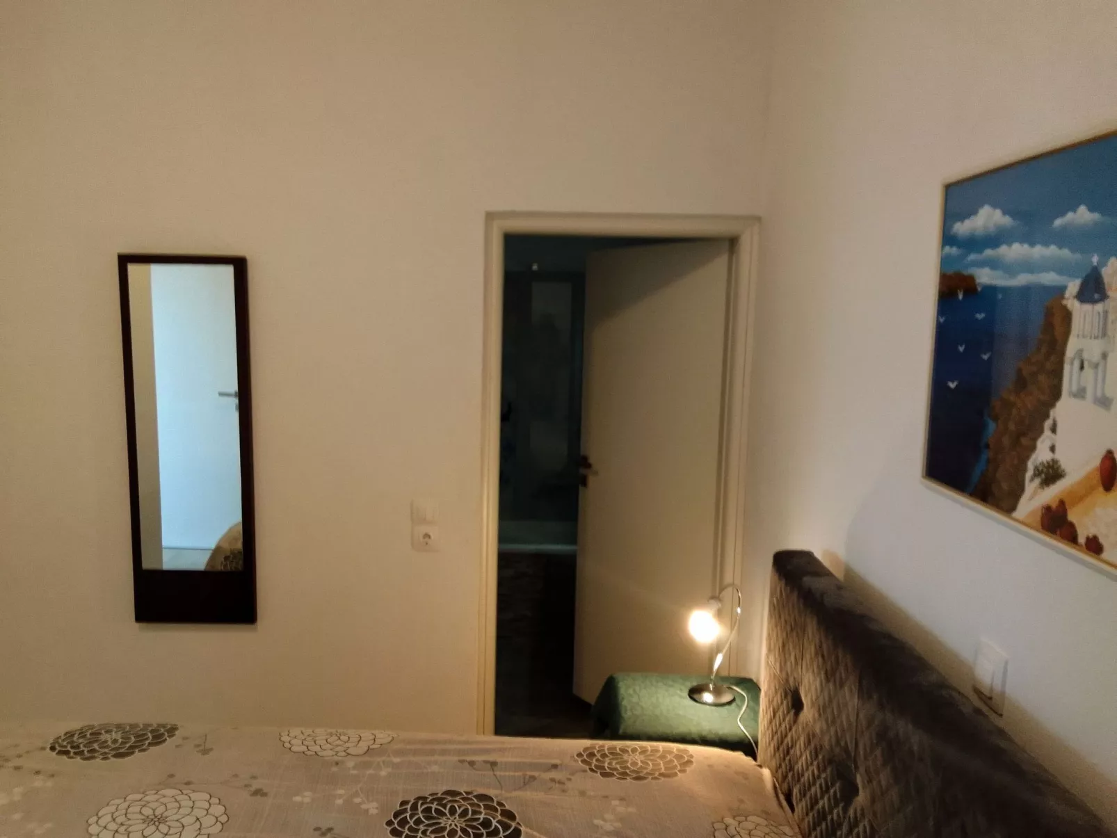 Charmantes Ferienhaus in Ia mit Privater Terrasse-Binnen