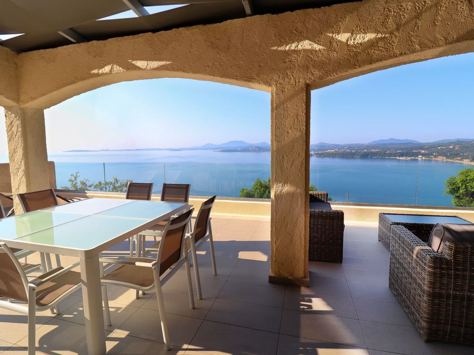 "Faiax" mit eigenem Pool-Binnen